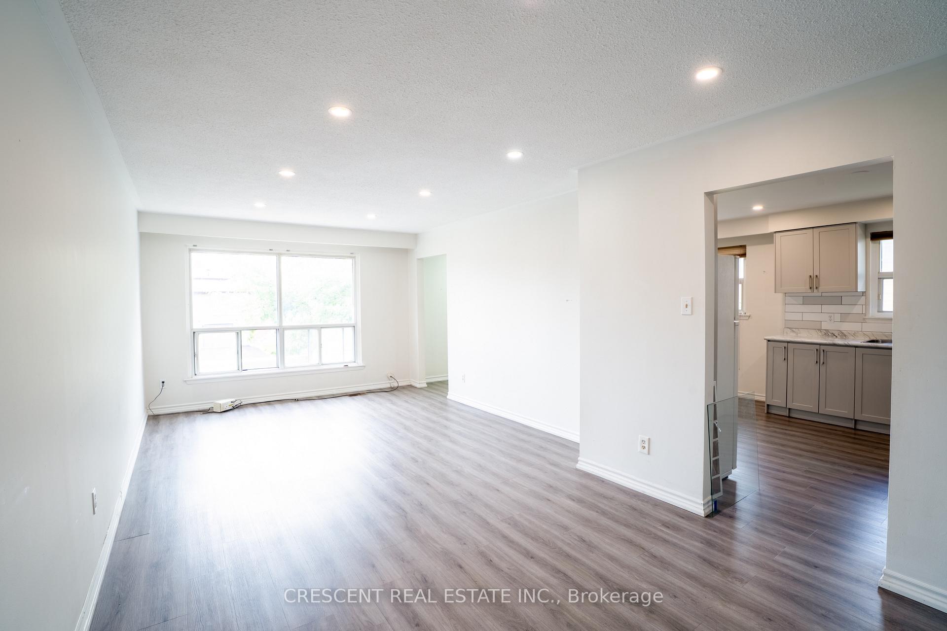 Photo 4 of Unit UPPER, 400 Pinemeadow Avenue, Mississauga, Cooksville — HOMEH