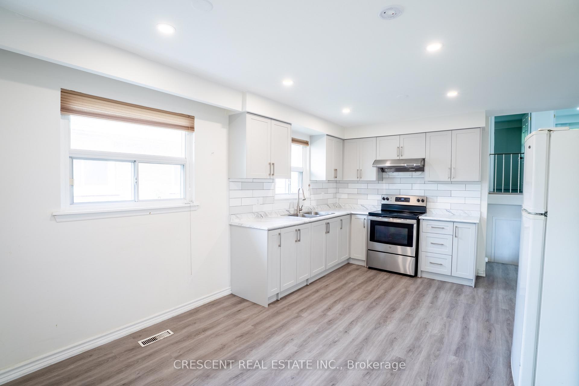 Photo 5 of Unit UPPER, 400 Pinemeadow Avenue, Mississauga, Cooksville — HOMEH
