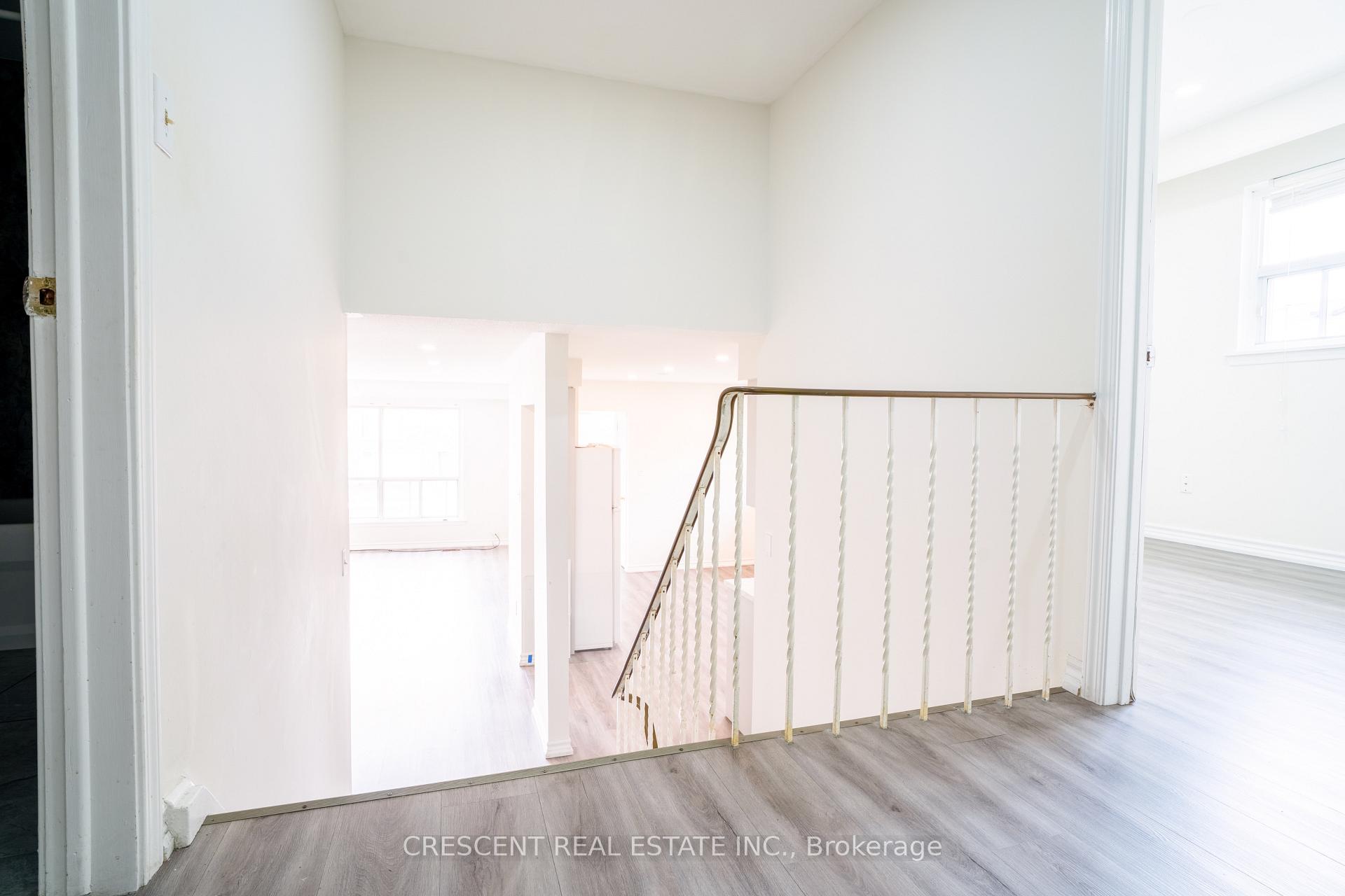 Photo 7 of Unit UPPER, 400 Pinemeadow Avenue, Mississauga, Cooksville — HOMEH