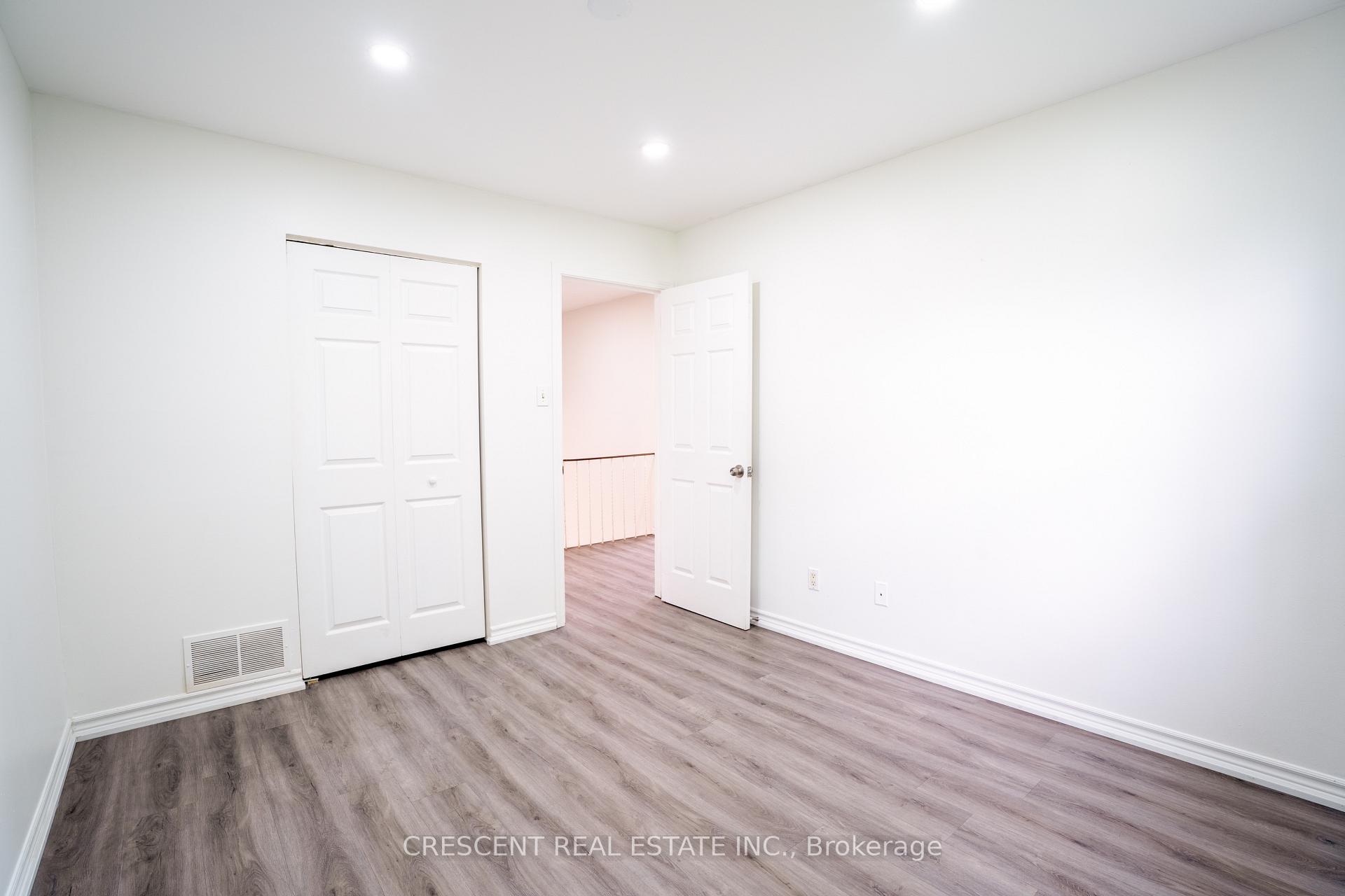 Photo 9 of Unit UPPER, 400 Pinemeadow Avenue, Mississauga, Cooksville — HOMEH