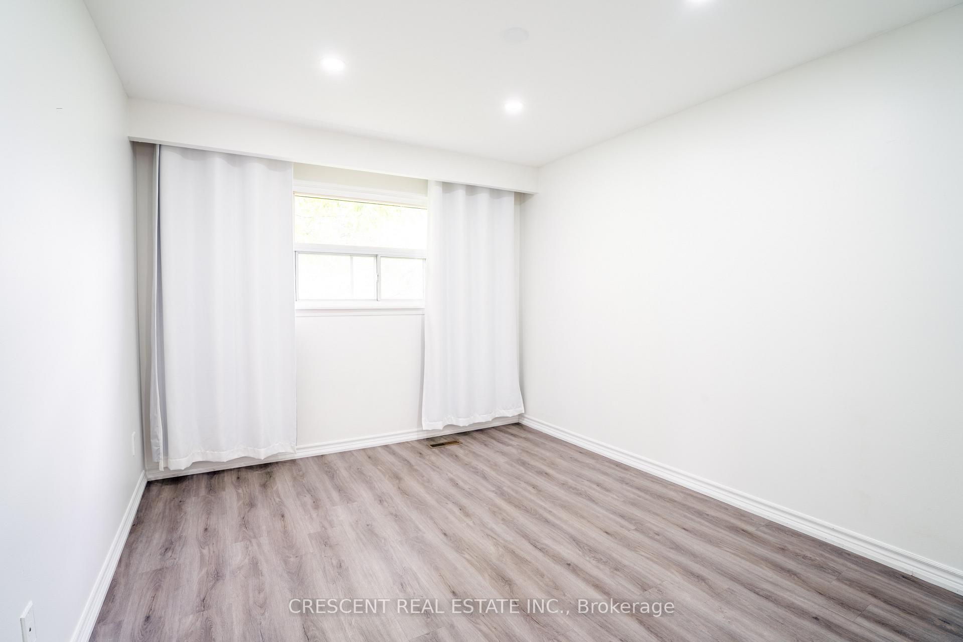 Photo 10 of Unit UPPER, 400 Pinemeadow Avenue, Mississauga, Cooksville — HOMEH