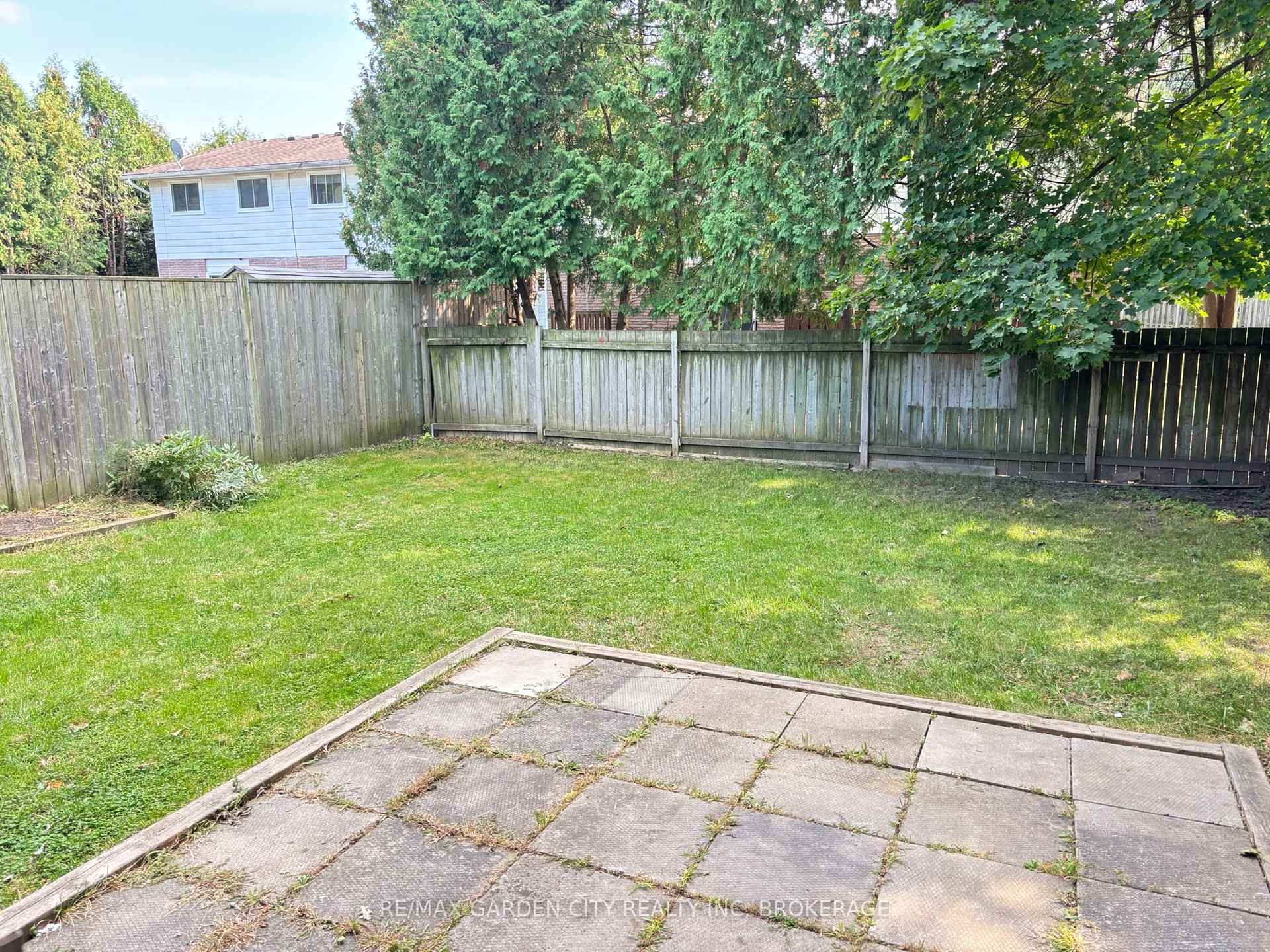Photo 4 of 5842 Frontenac Street, Niagara Falls, Arad/Fallsview — HOMEH