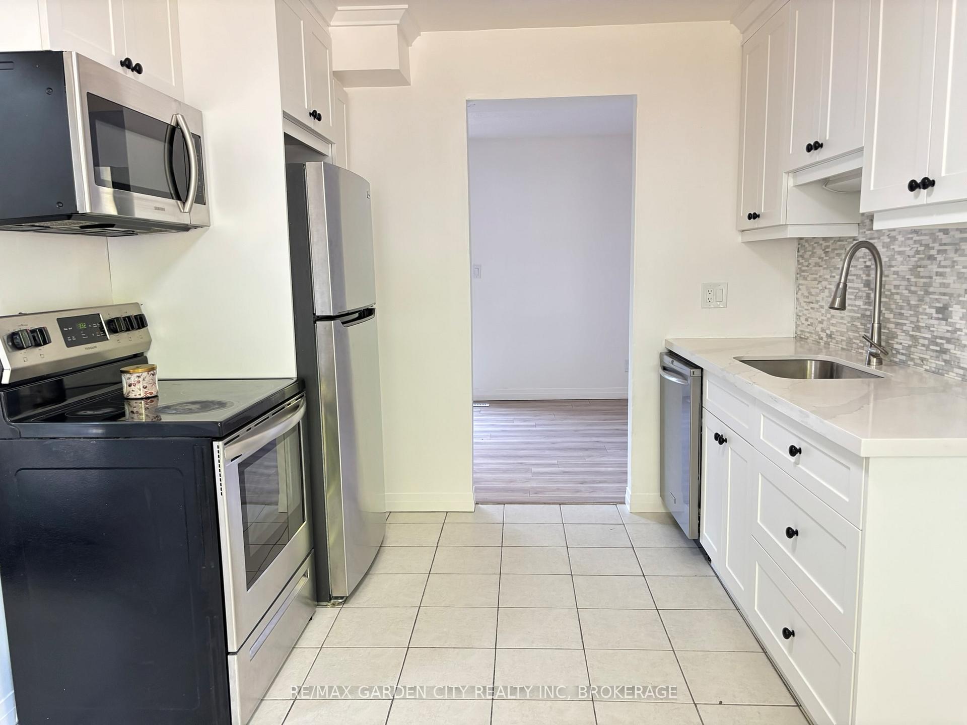 Photo 7 of 5842 Frontenac Street, Niagara Falls, Arad/Fallsview — HOMEH