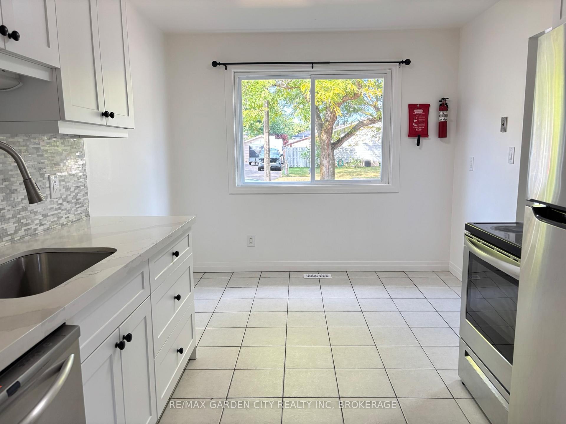Photo 8 of 5842 Frontenac Street, Niagara Falls, Arad/Fallsview — HOMEH