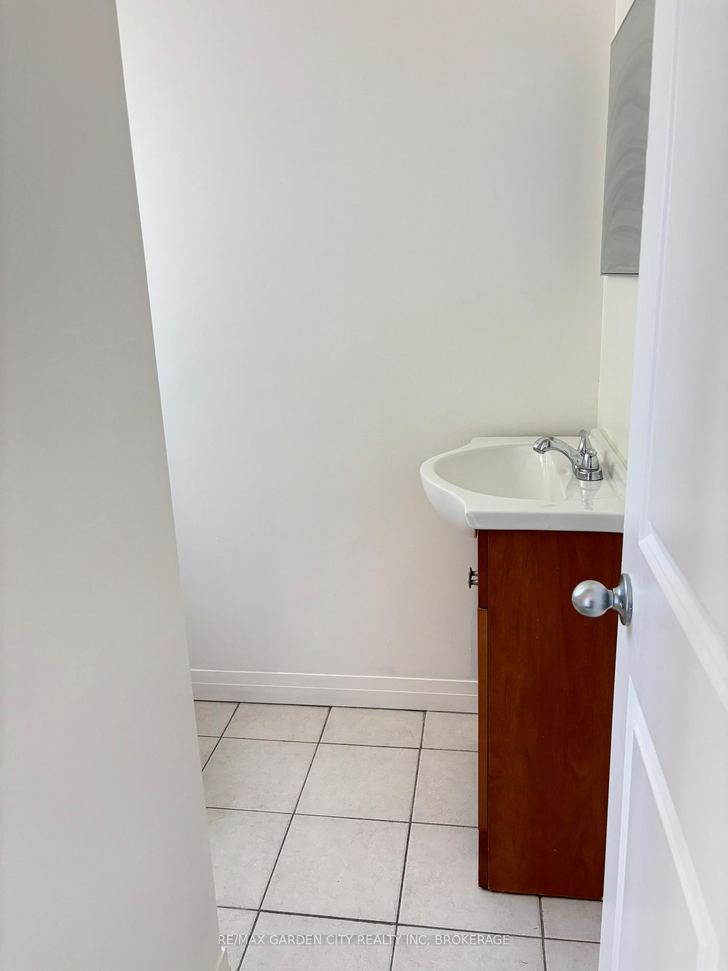 Photo 11 of 5842 Frontenac Street, Niagara Falls, Arad/Fallsview — HOMEH