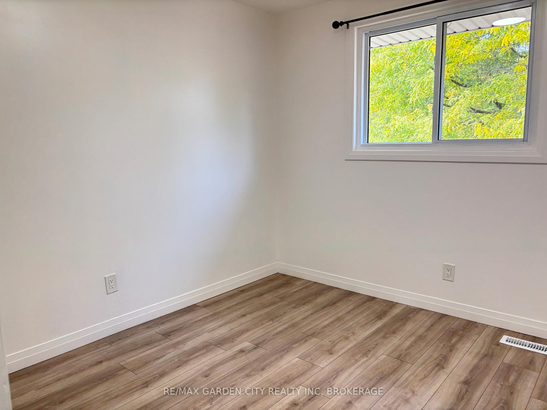 Photo 14 of 5842 Frontenac Street, Niagara Falls, Arad/Fallsview — HOMEH