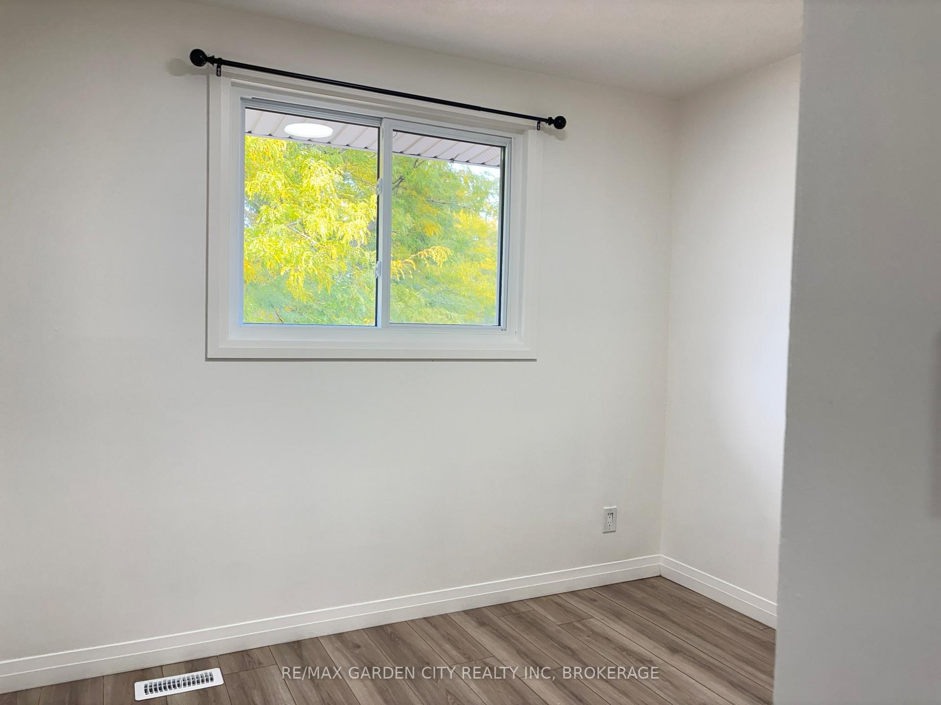 Photo 19 of 5842 Frontenac Street, Niagara Falls, Arad/Fallsview — HOMEH