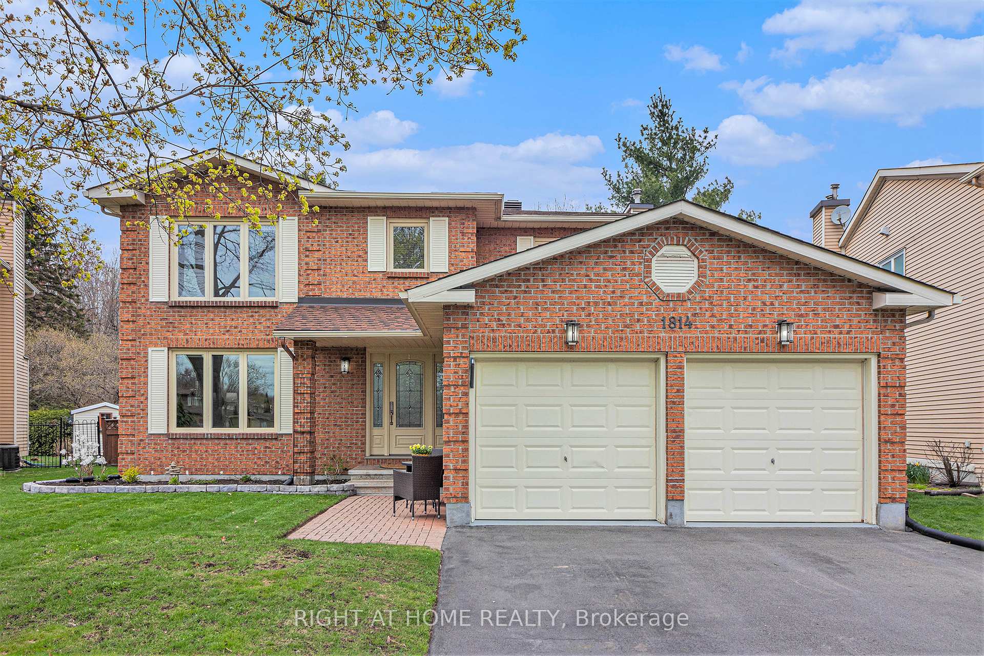 Photo 2 of 1814 Thistleleaf Crescent, Ottawa, Chapel Hill — HOMEH