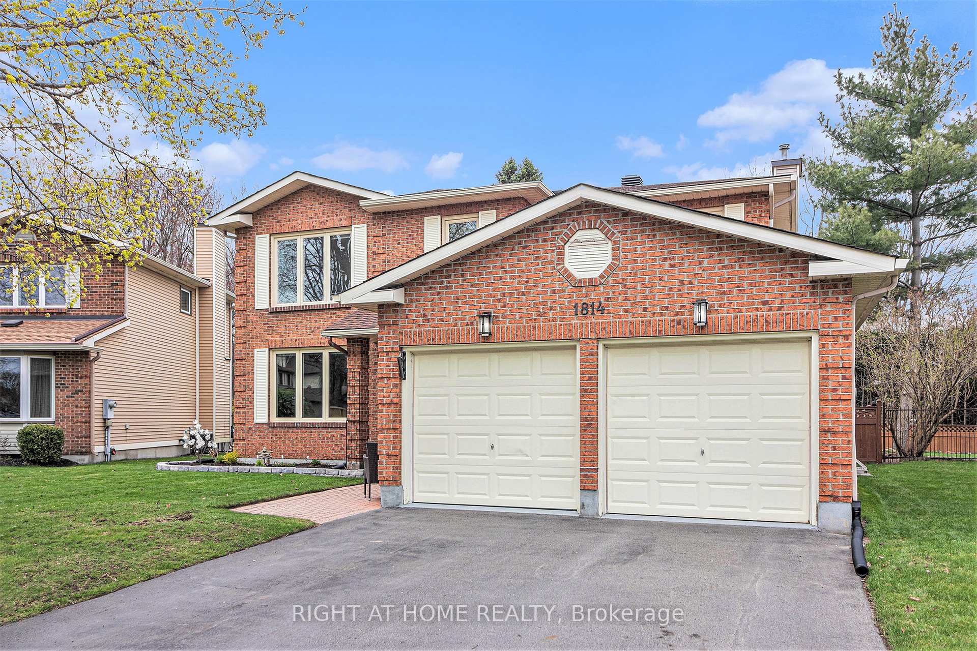 Photo 3 of 1814 Thistleleaf Crescent, Ottawa, Chapel Hill — HOMEH