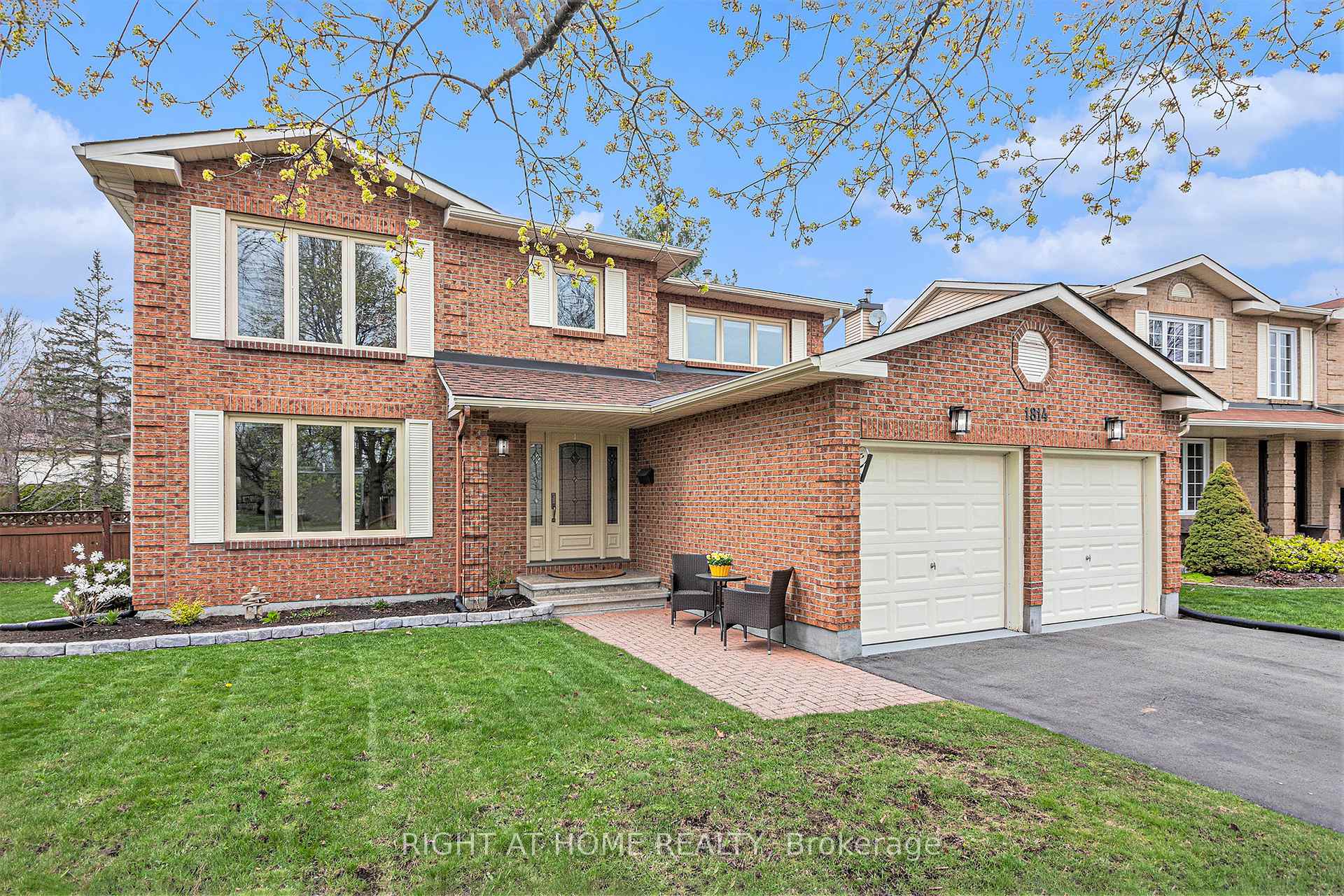 Photo 4 of 1814 Thistleleaf Crescent, Ottawa, Chapel Hill — HOMEH