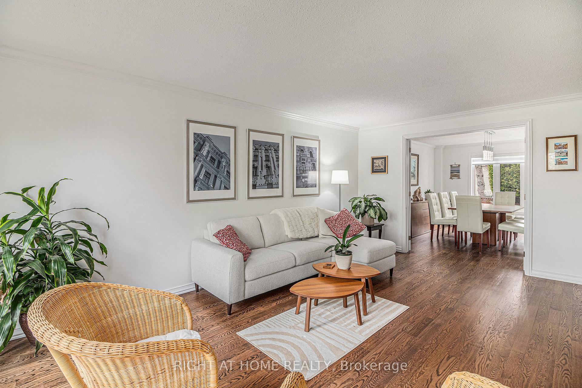 Photo 10 of 1814 Thistleleaf Crescent, Ottawa, Chapel Hill — HOMEH