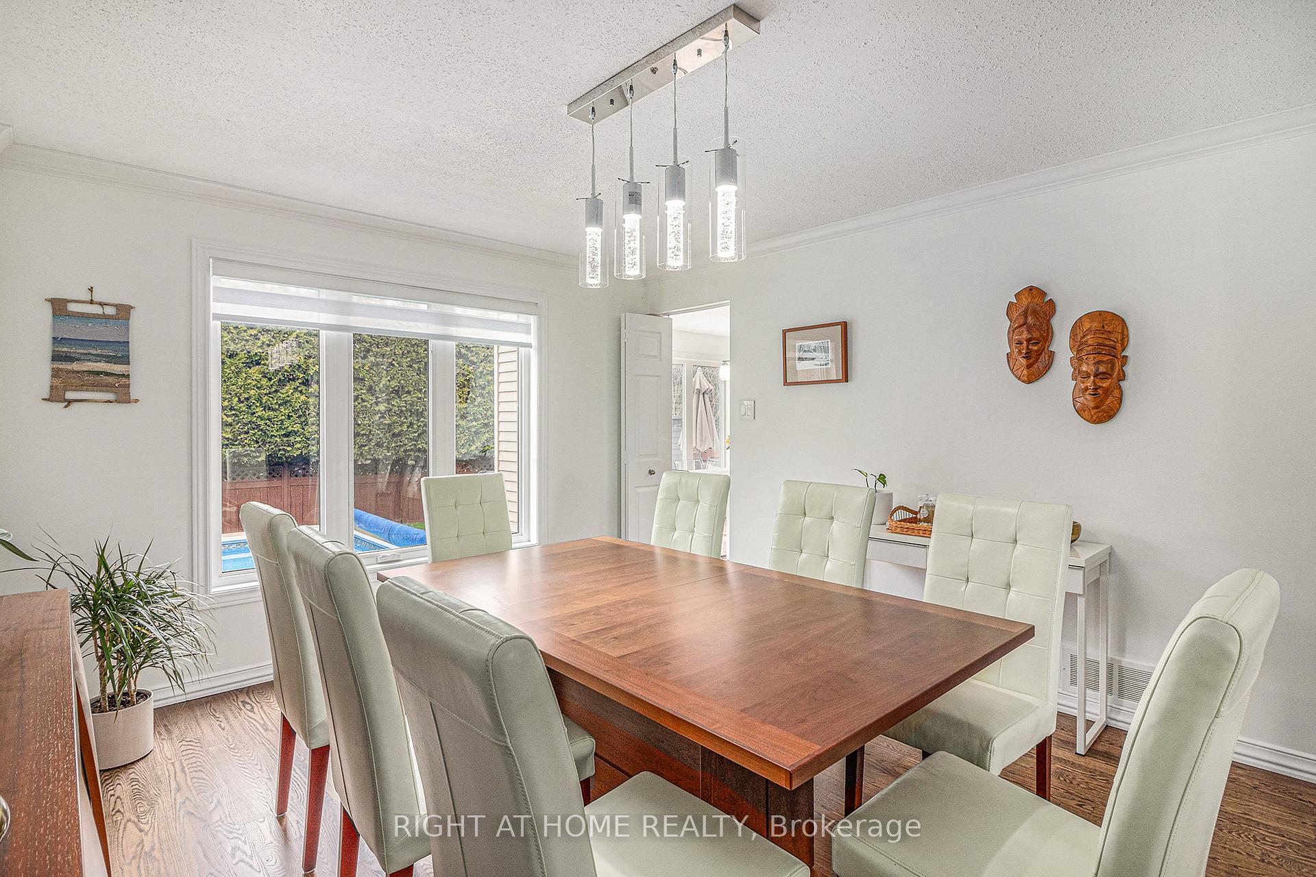 Photo 11 of 1814 Thistleleaf Crescent, Ottawa, Chapel Hill — HOMEH