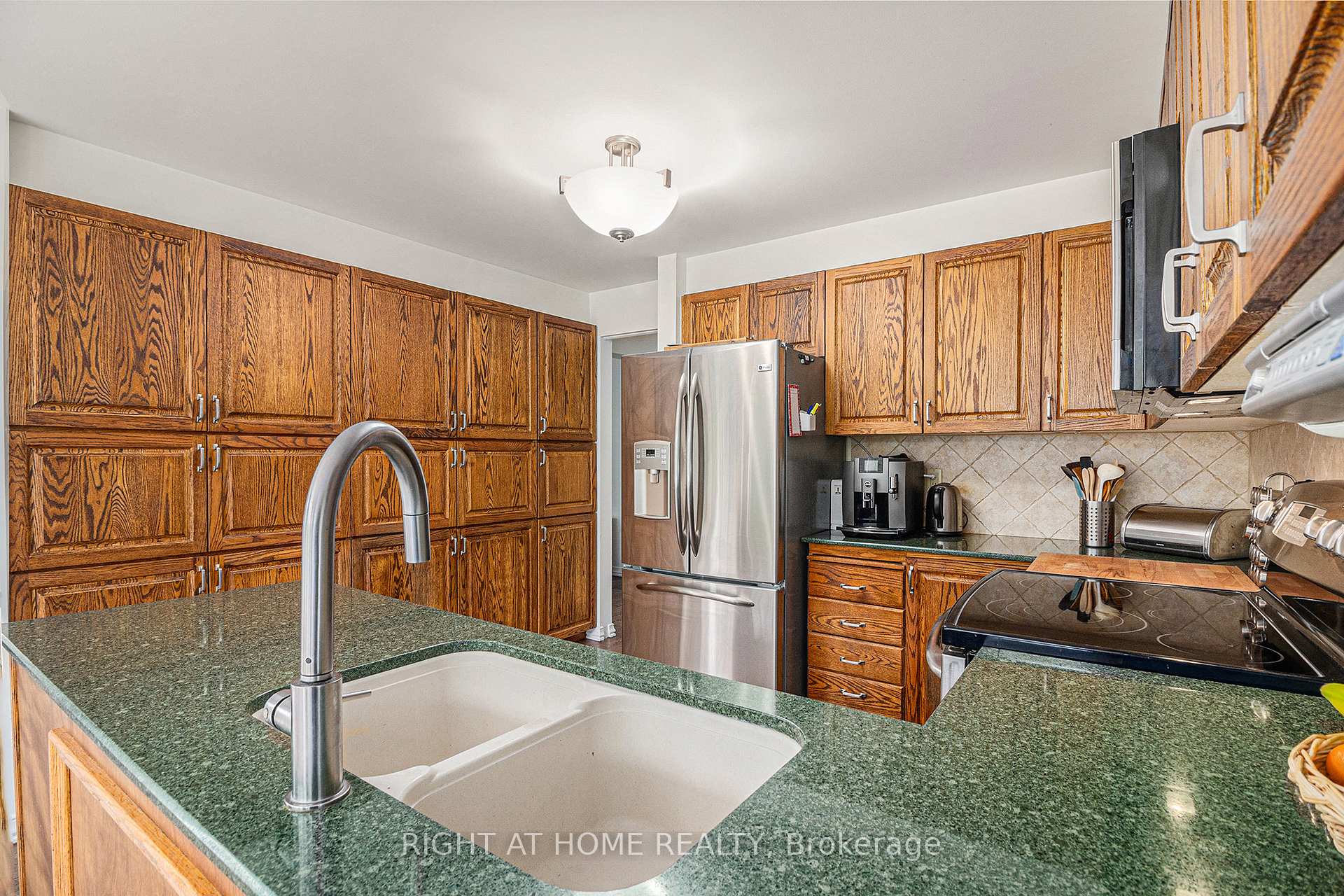 Photo 13 of 1814 Thistleleaf Crescent, Ottawa, Chapel Hill — HOMEH