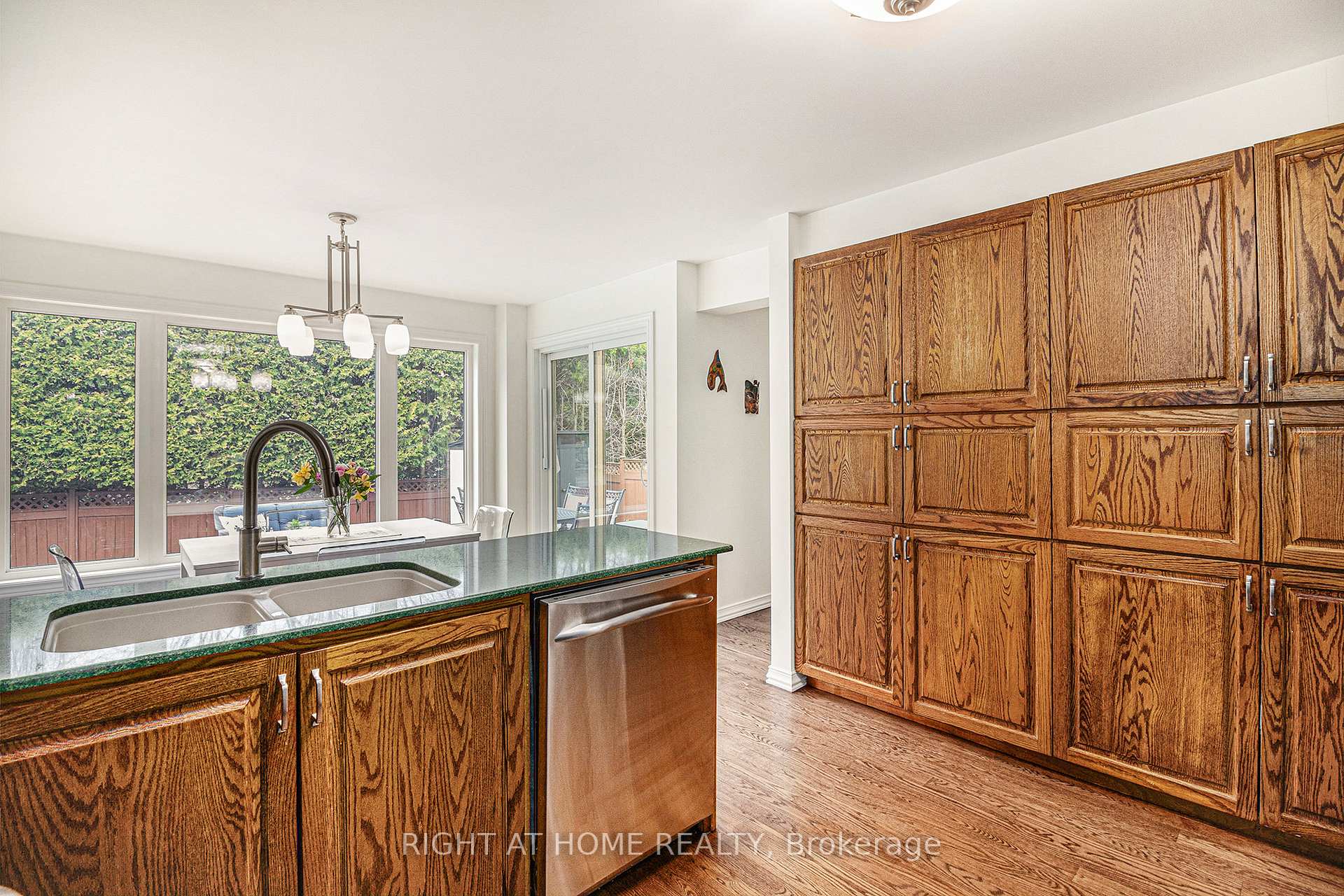 Photo 14 of 1814 Thistleleaf Crescent, Ottawa, Chapel Hill — HOMEH