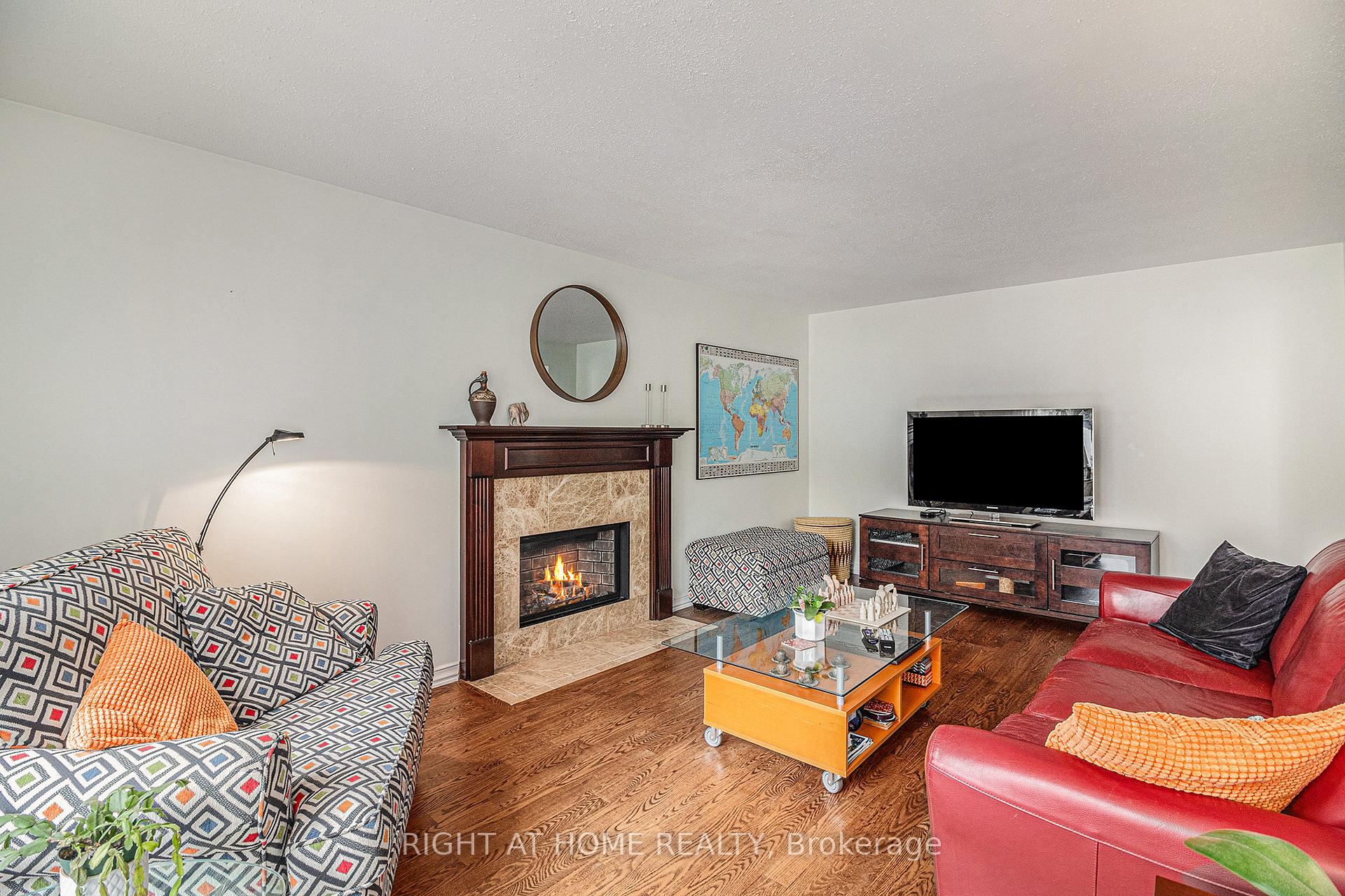 Photo 19 of 1814 Thistleleaf Crescent, Ottawa, Chapel Hill — HOMEH