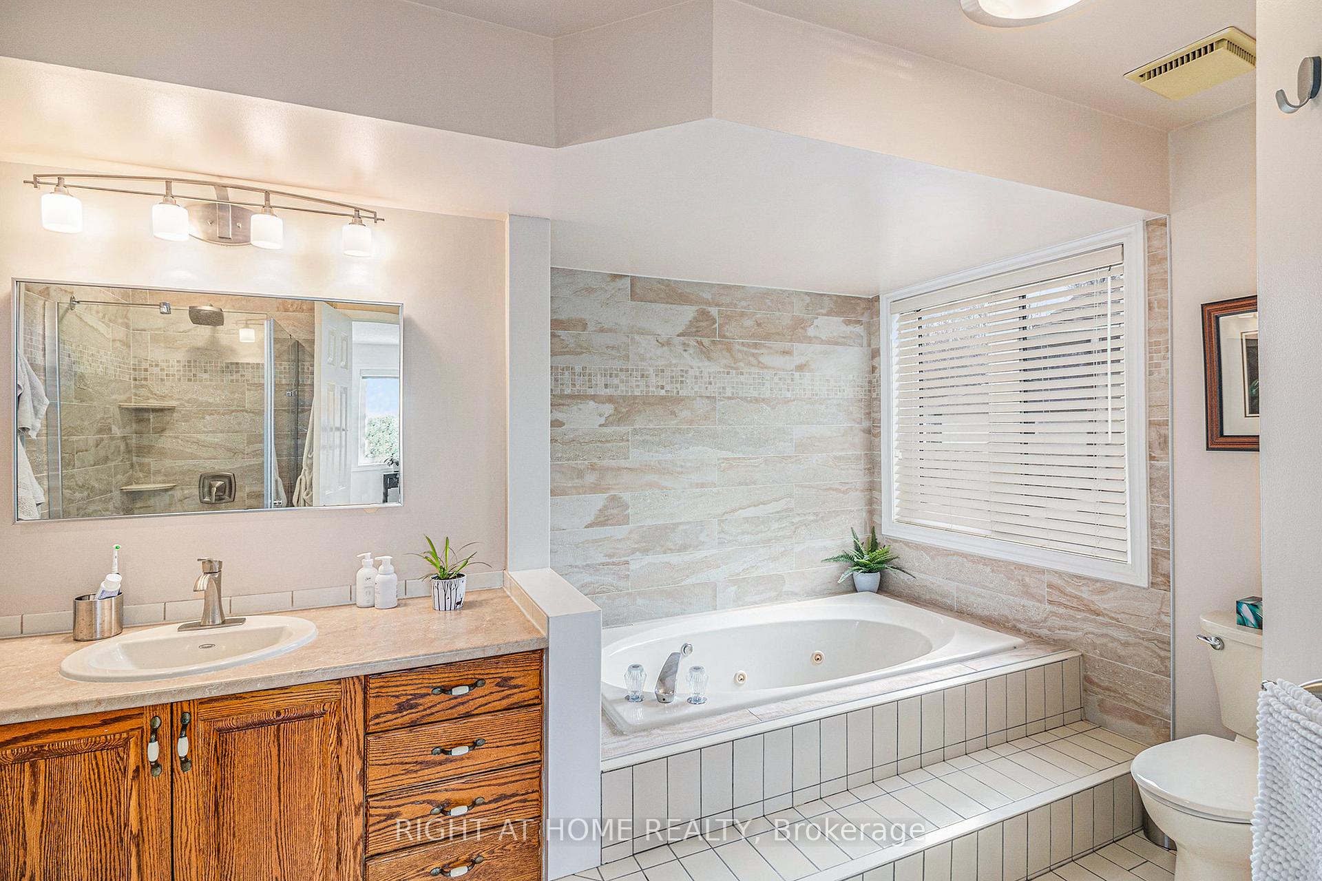 Photo 29 of 1814 Thistleleaf Crescent, Ottawa, Chapel Hill — HOMEH