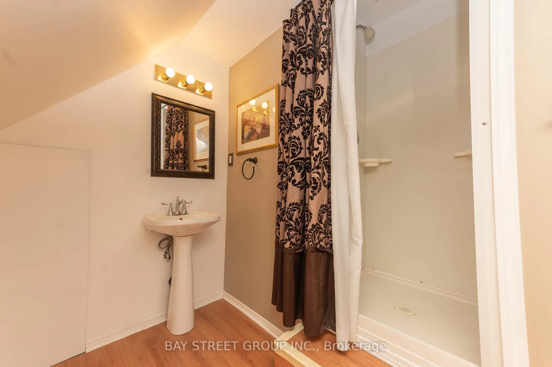 Photo 24 of 4467 John Street, Niagara Falls, Downtown — HOMEH