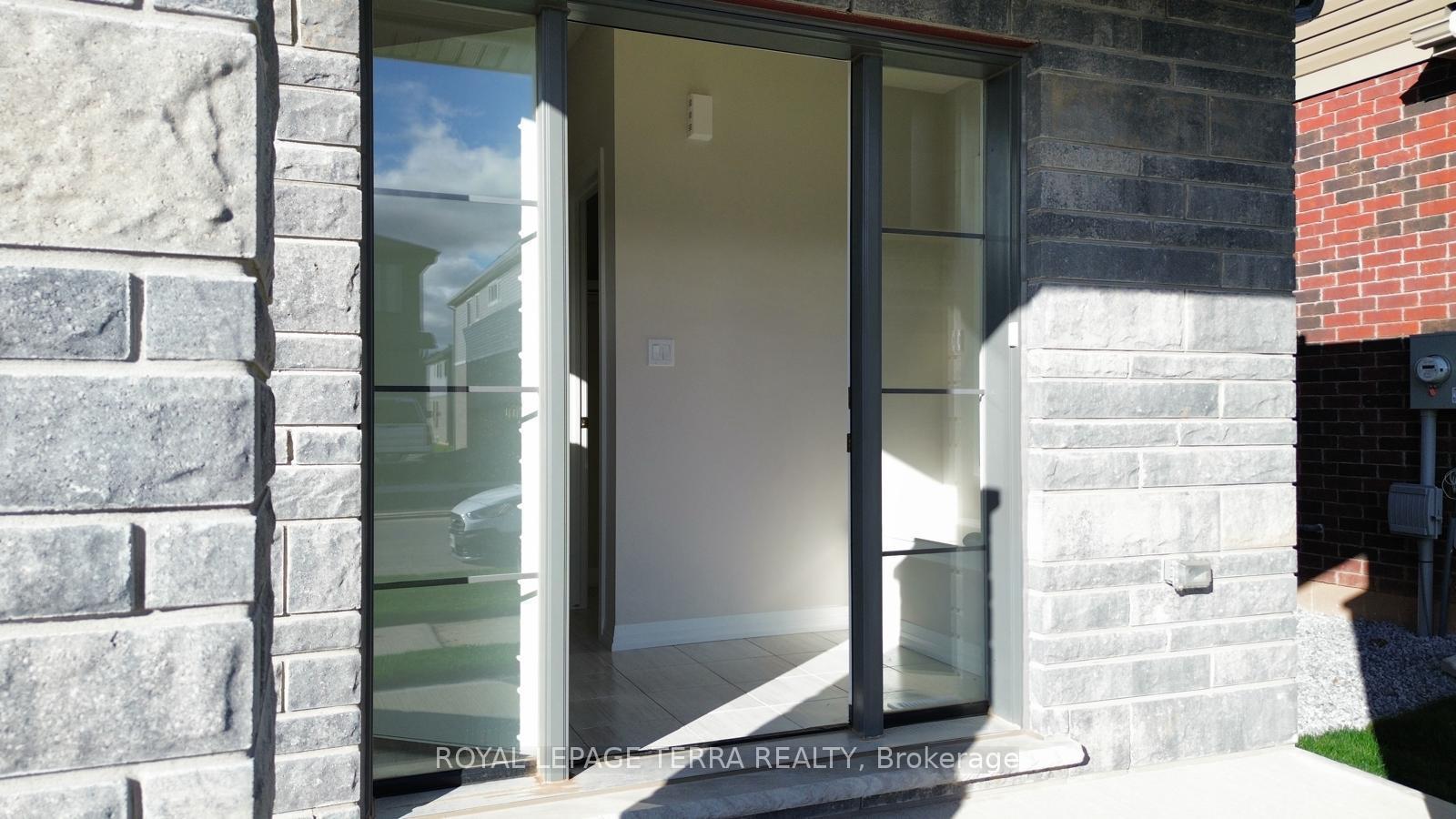 Photo 2 of 32 Samuel Avenue, Pelham, Fonthill — HOMEH