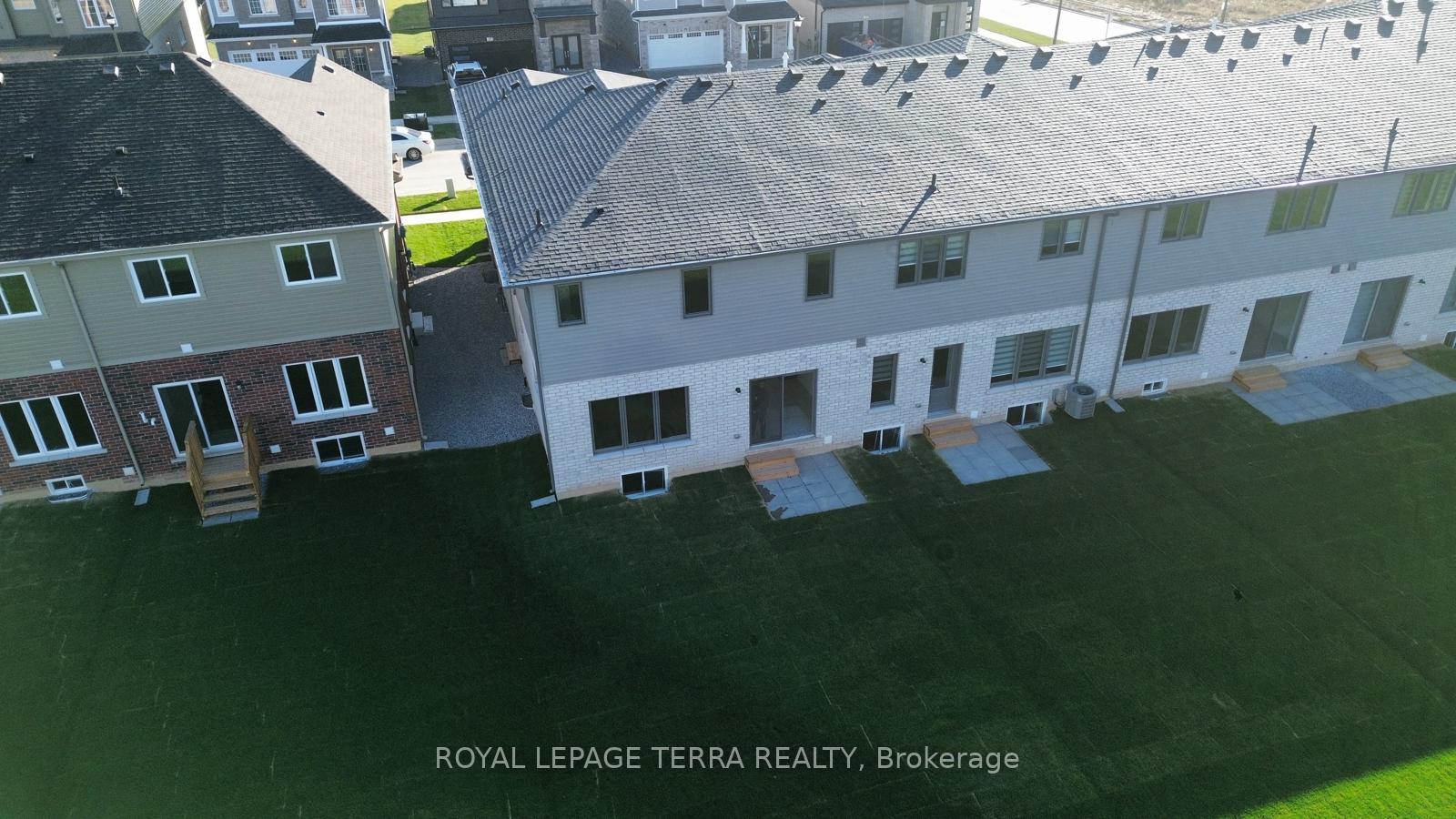 Photo 4 of 32 Samuel Avenue, Pelham, Fonthill — HOMEH