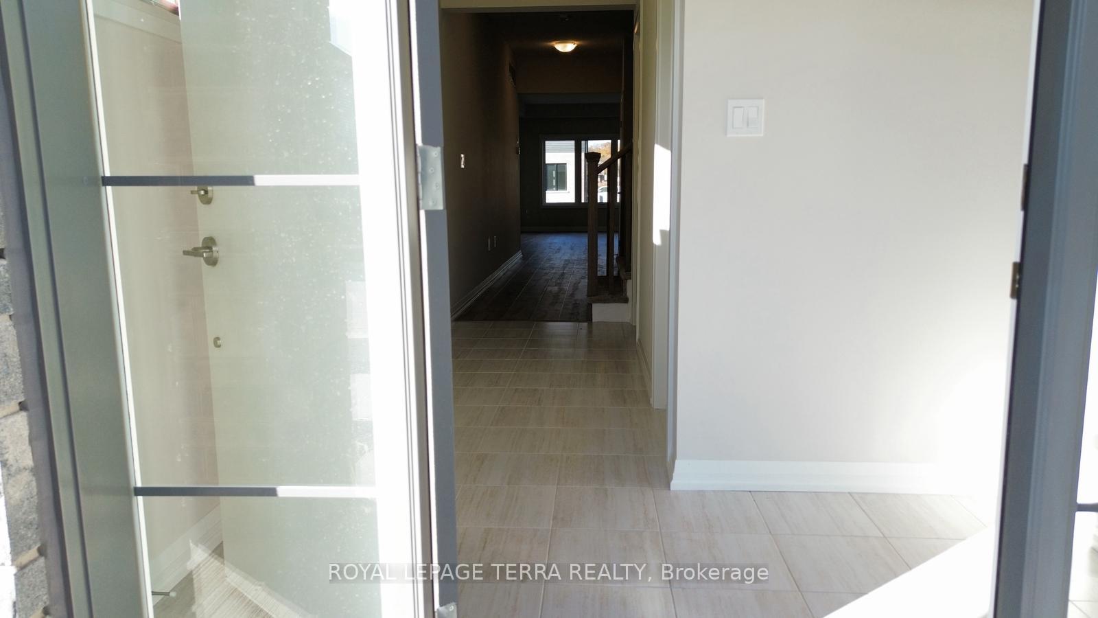 Photo 5 of 32 Samuel Avenue, Pelham, Fonthill — HOMEH