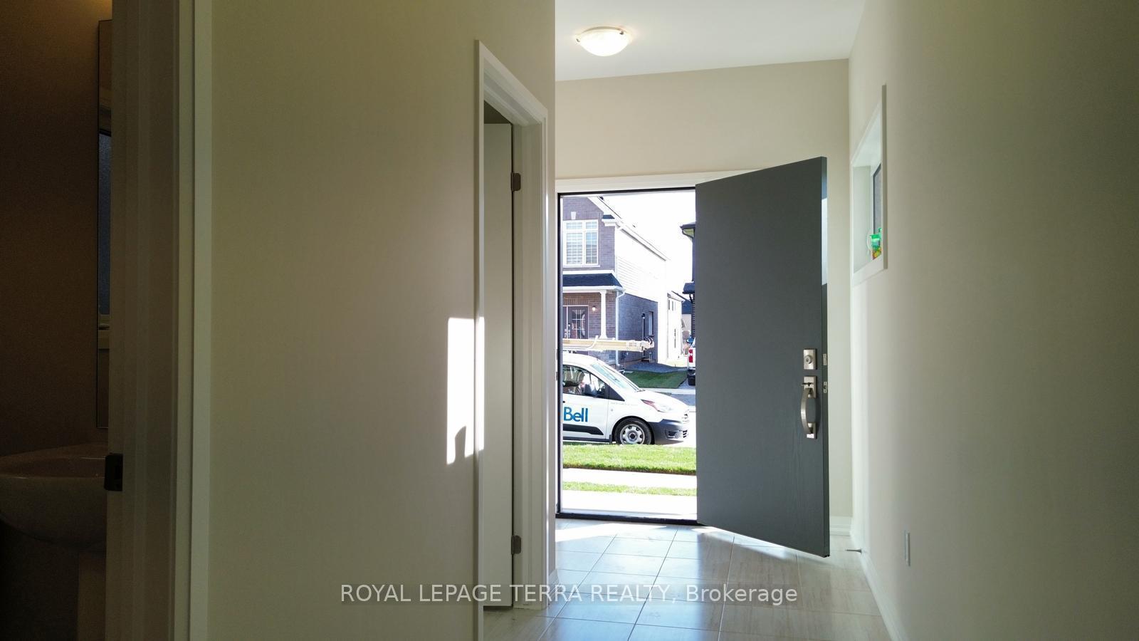 Photo 6 of 32 Samuel Avenue, Pelham, Fonthill — HOMEH