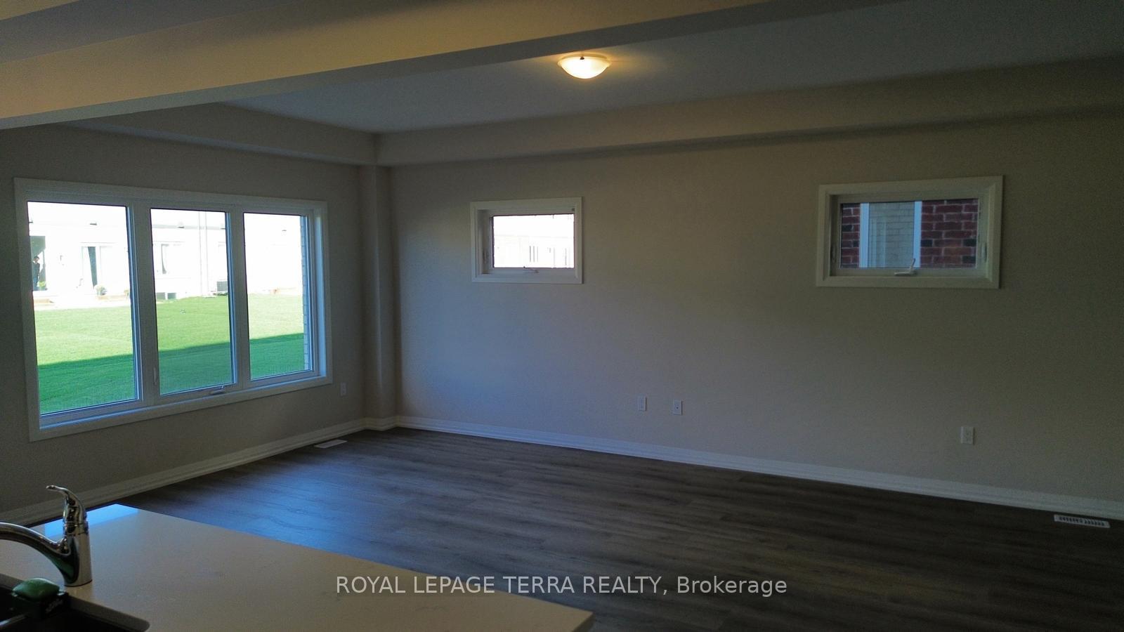 Photo 11 of 32 Samuel Avenue, Pelham, Fonthill — HOMEH