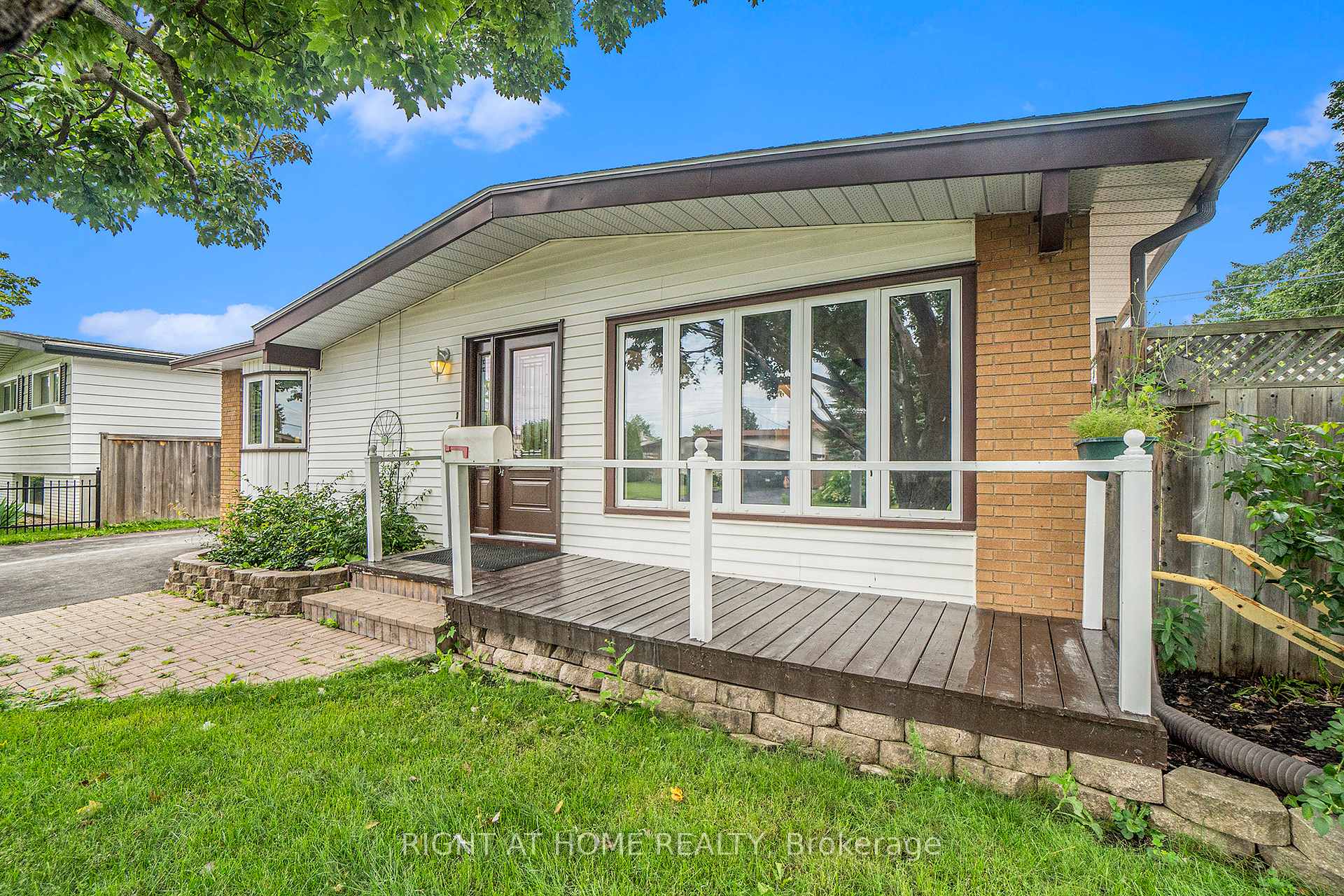 Photo 2 of 1391 Sault Street, Ottawa, Bilberry Creek/Queenswood Heights — HOMEH