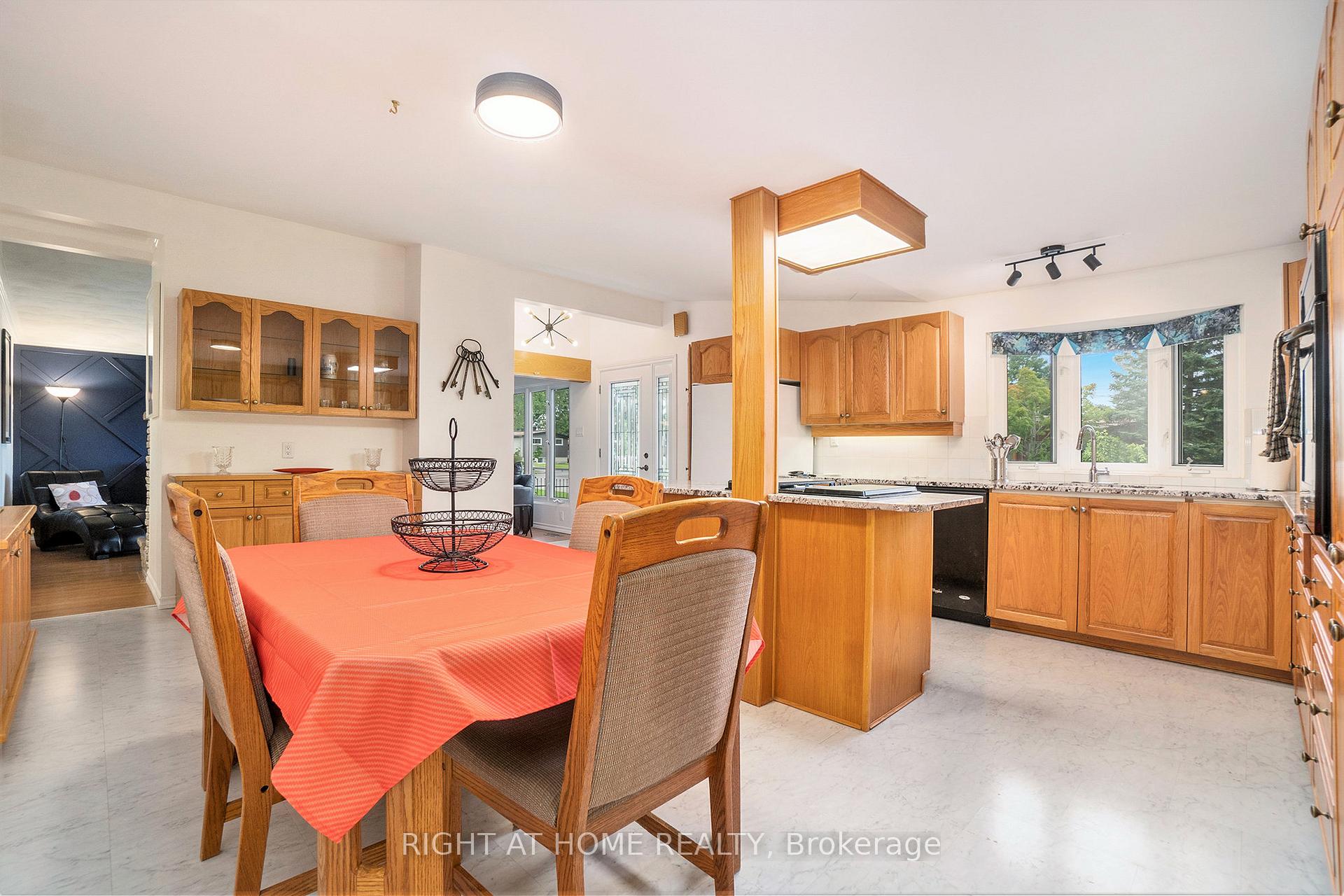 Photo 6 of 1391 Sault Street, Ottawa, Bilberry Creek/Queenswood Heights — HOMEH