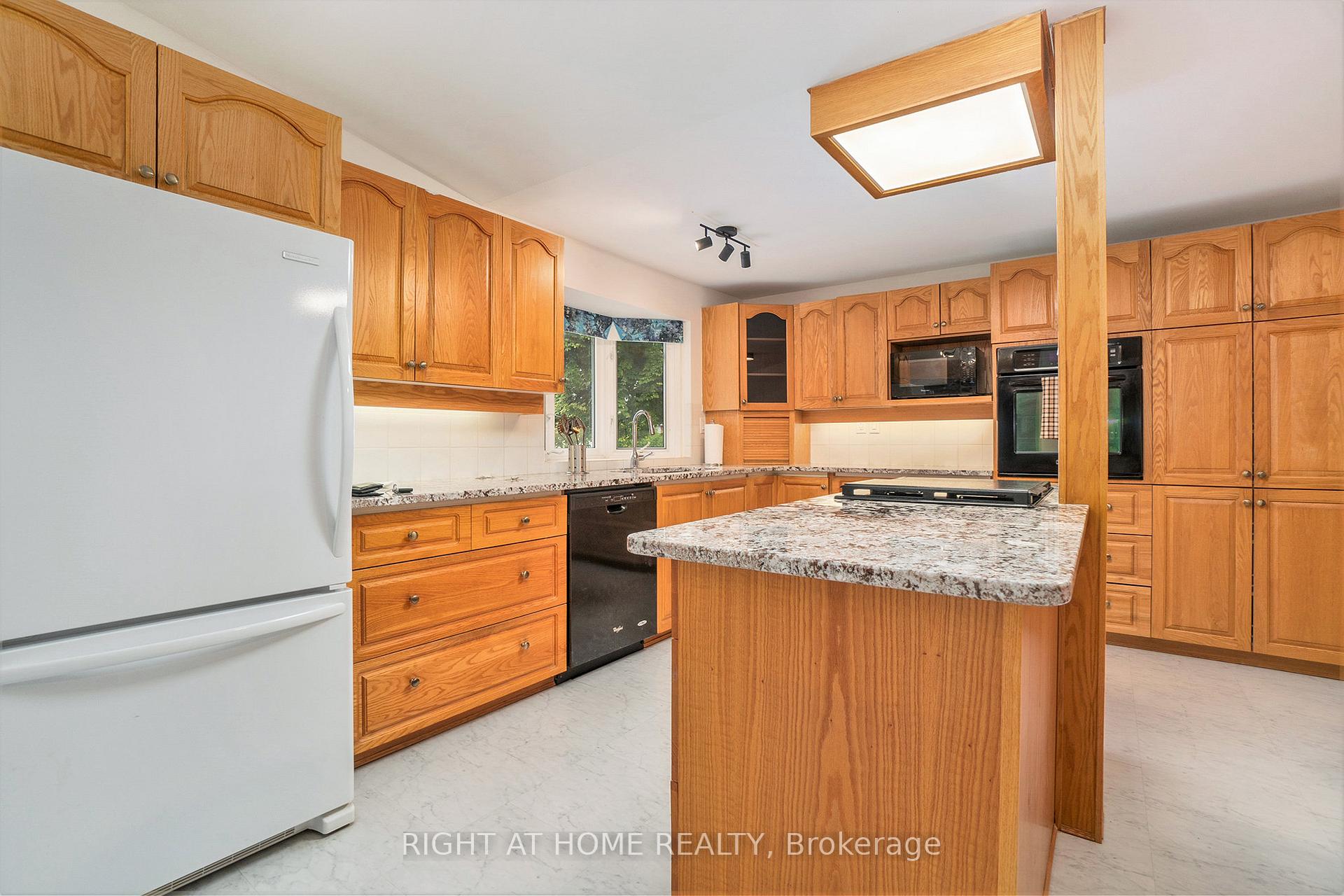 Photo 8 of 1391 Sault Street, Ottawa, Bilberry Creek/Queenswood Heights — HOMEH