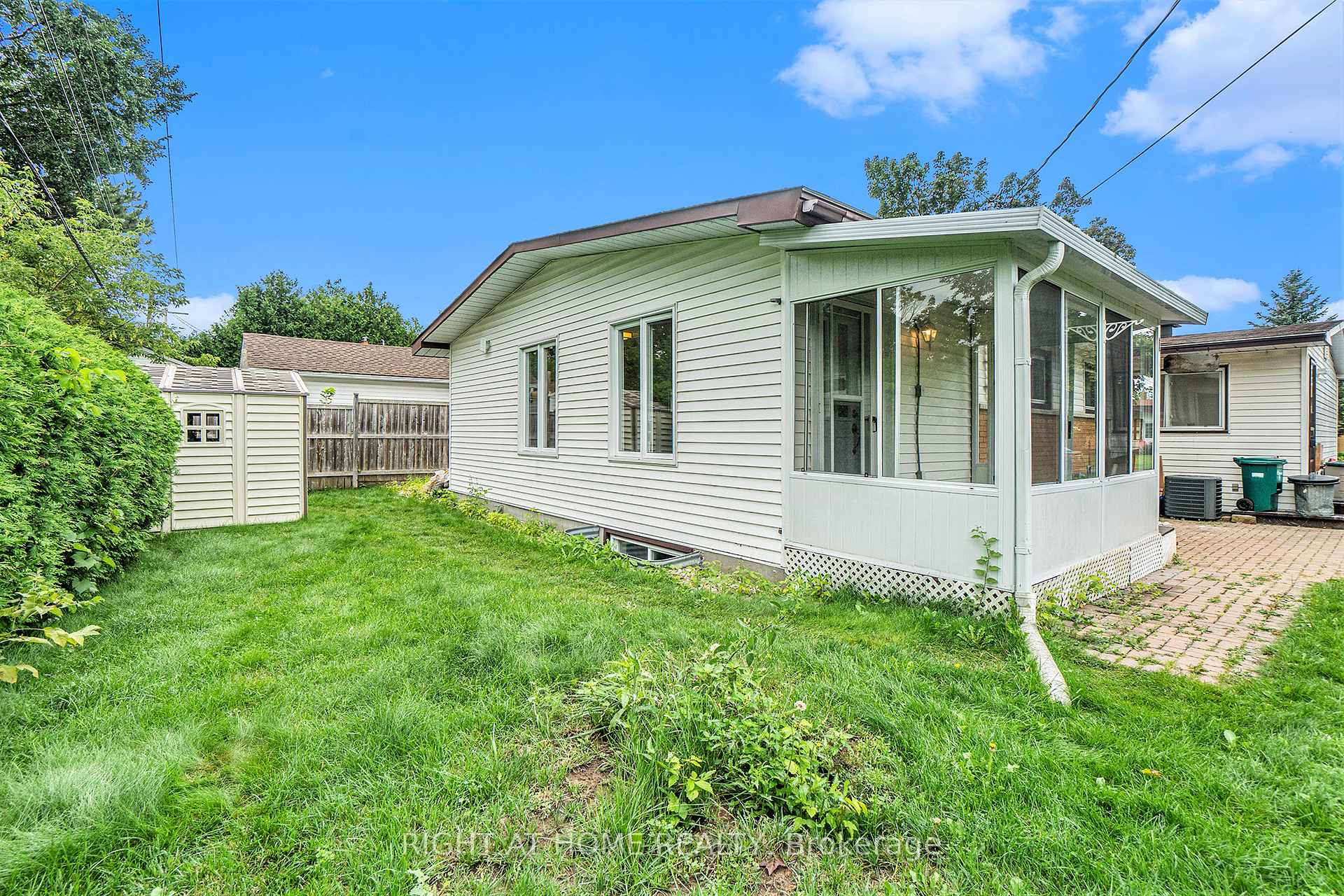 Photo 14 of 1391 Sault Street, Ottawa, Bilberry Creek/Queenswood Heights — HOMEH