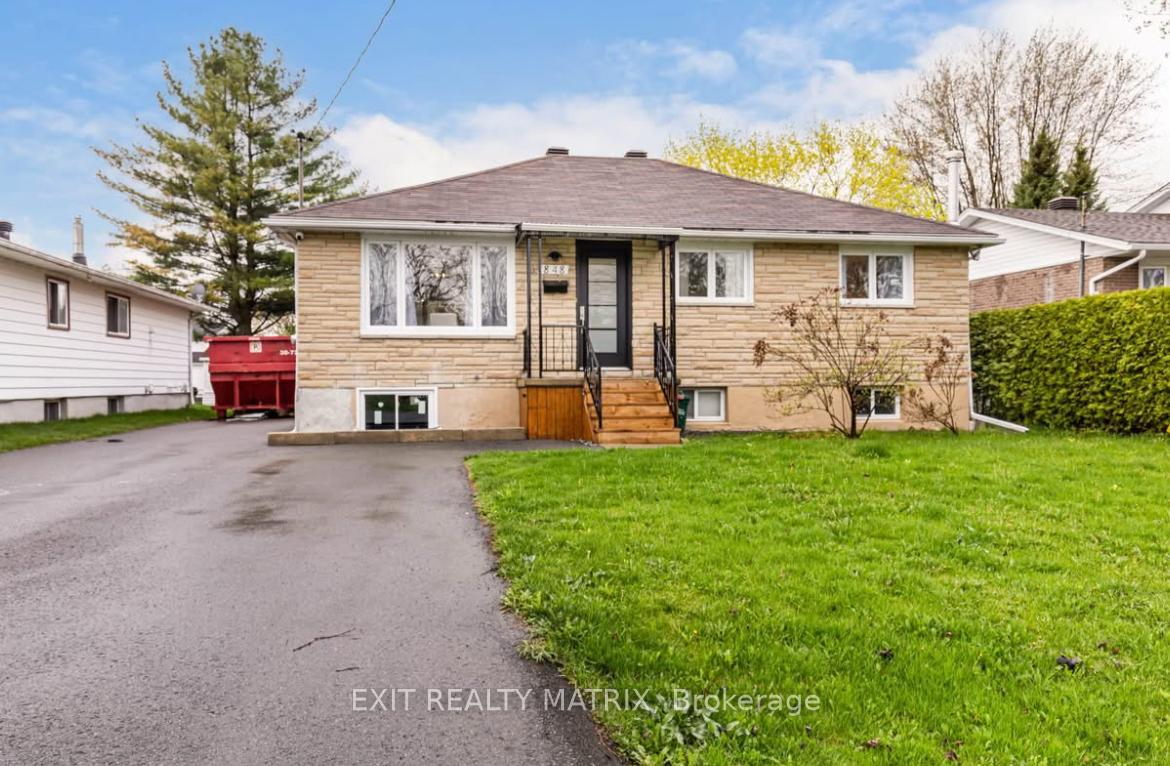 Front of Unit B, 848 Willow Avenue