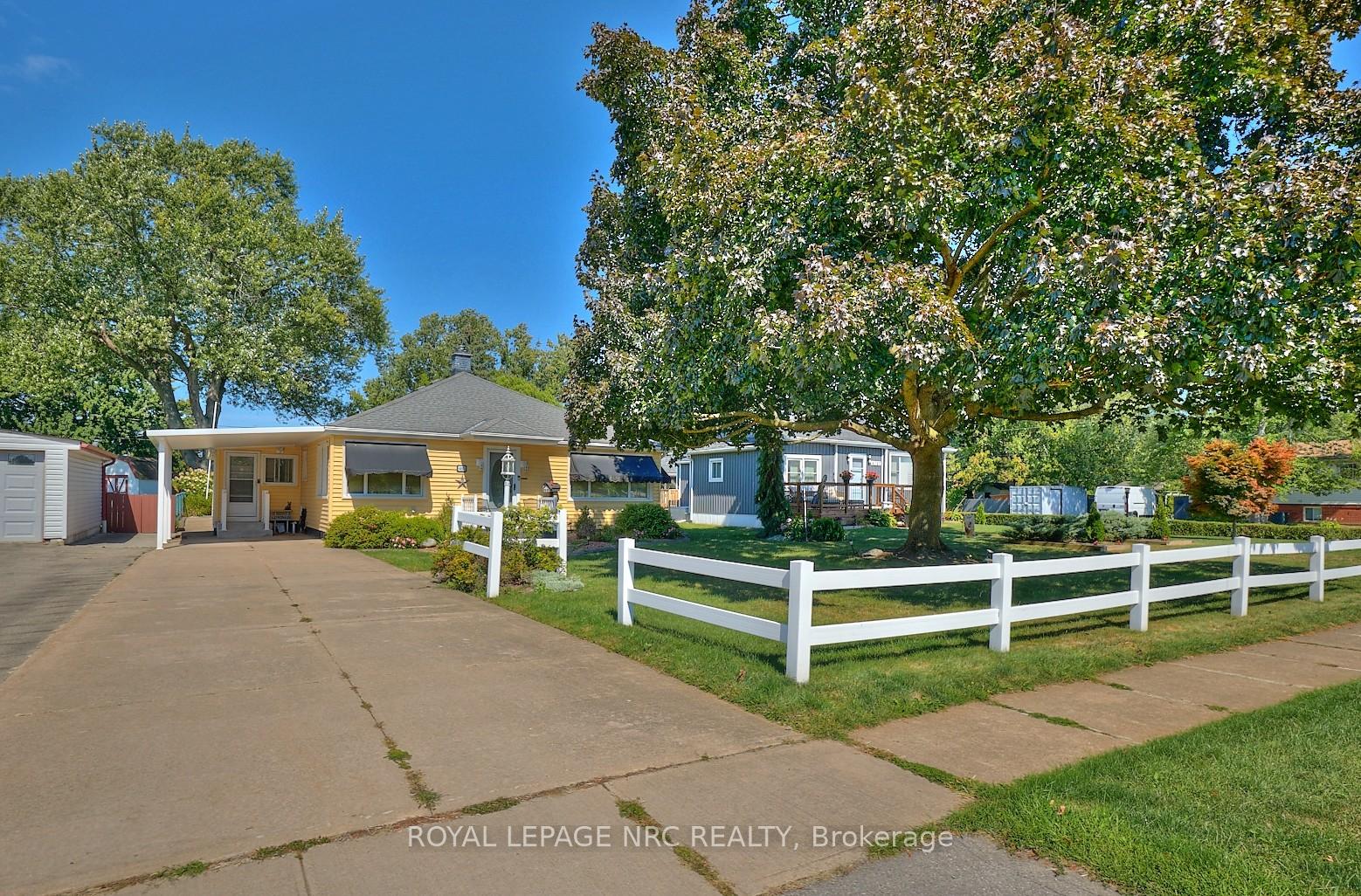 Photo 2 of 4013 Welland Street, Niagara Falls, Chippawa — HOMEH