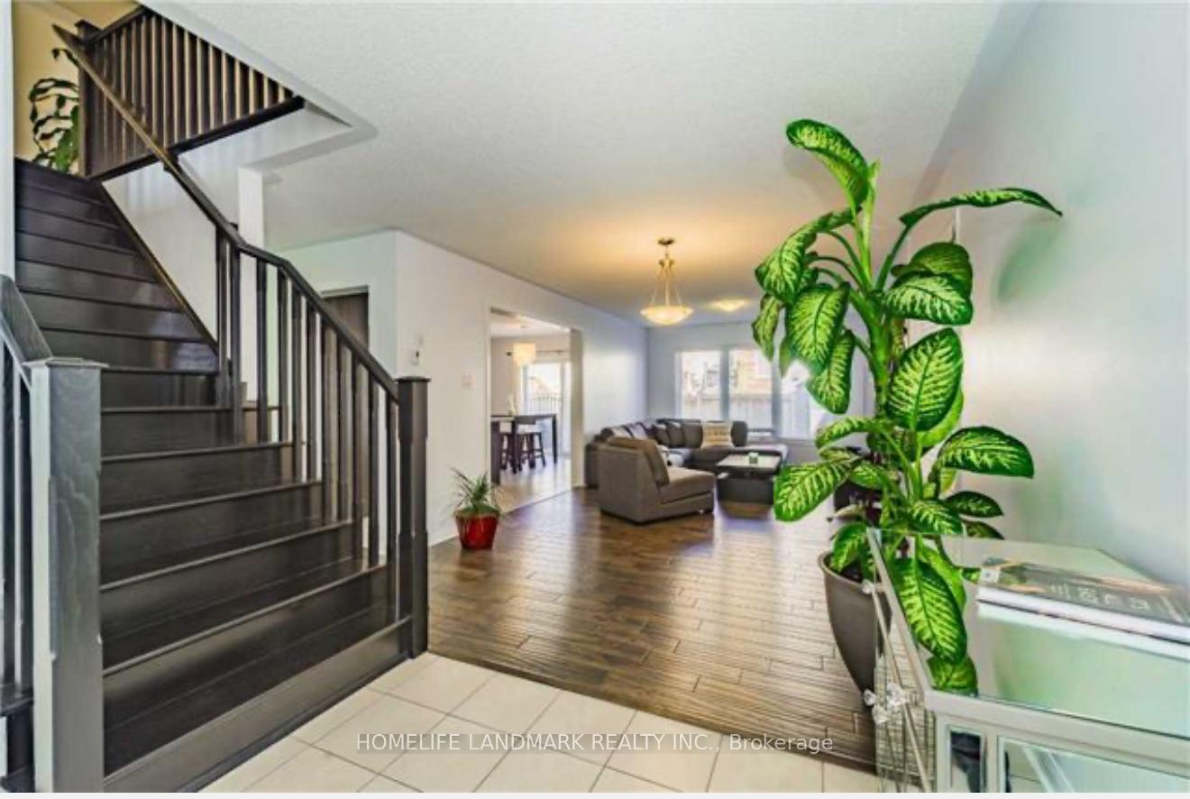 Photo 2 of 465 Carbert Crescent, Milton, Willmott — HOMEH