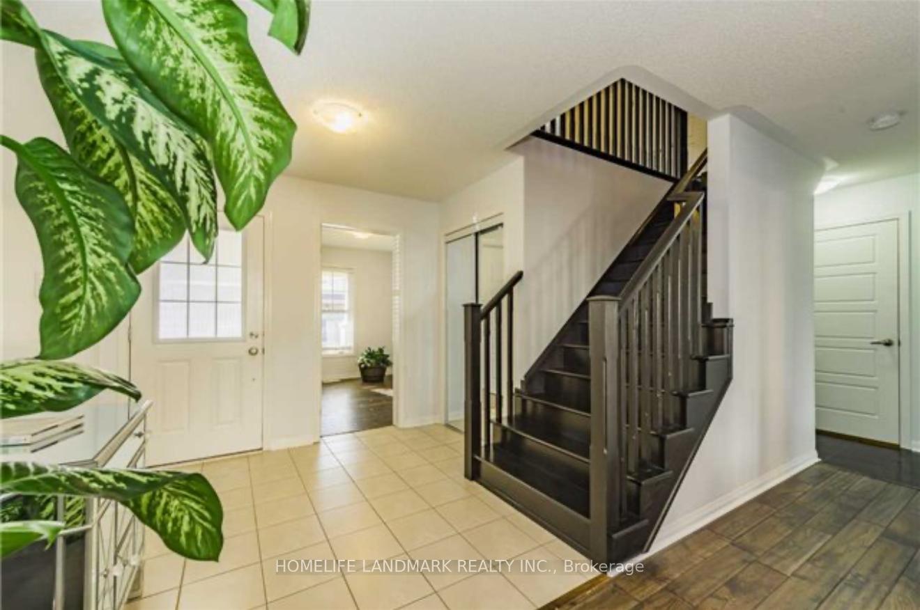 Photo 3 of 465 Carbert Crescent, Milton, Willmott — HOMEH