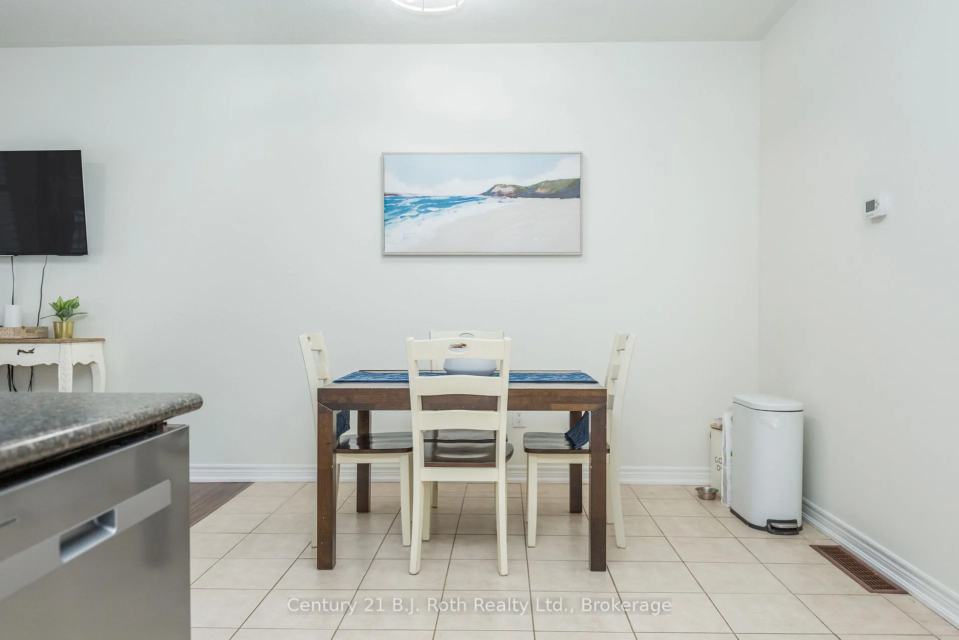 Photo 12 of 54 Isabella Drive, Orillia — HOMEH