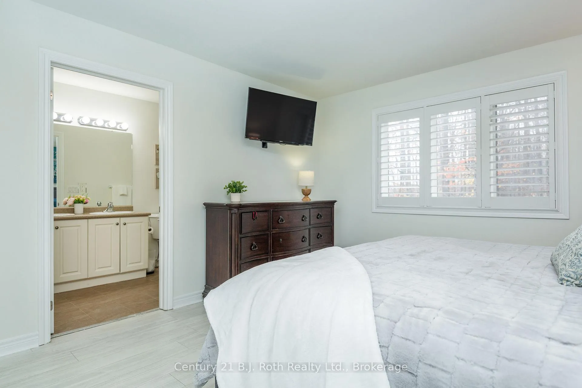Photo 21 of 54 Isabella Drive, Orillia — HOMEH