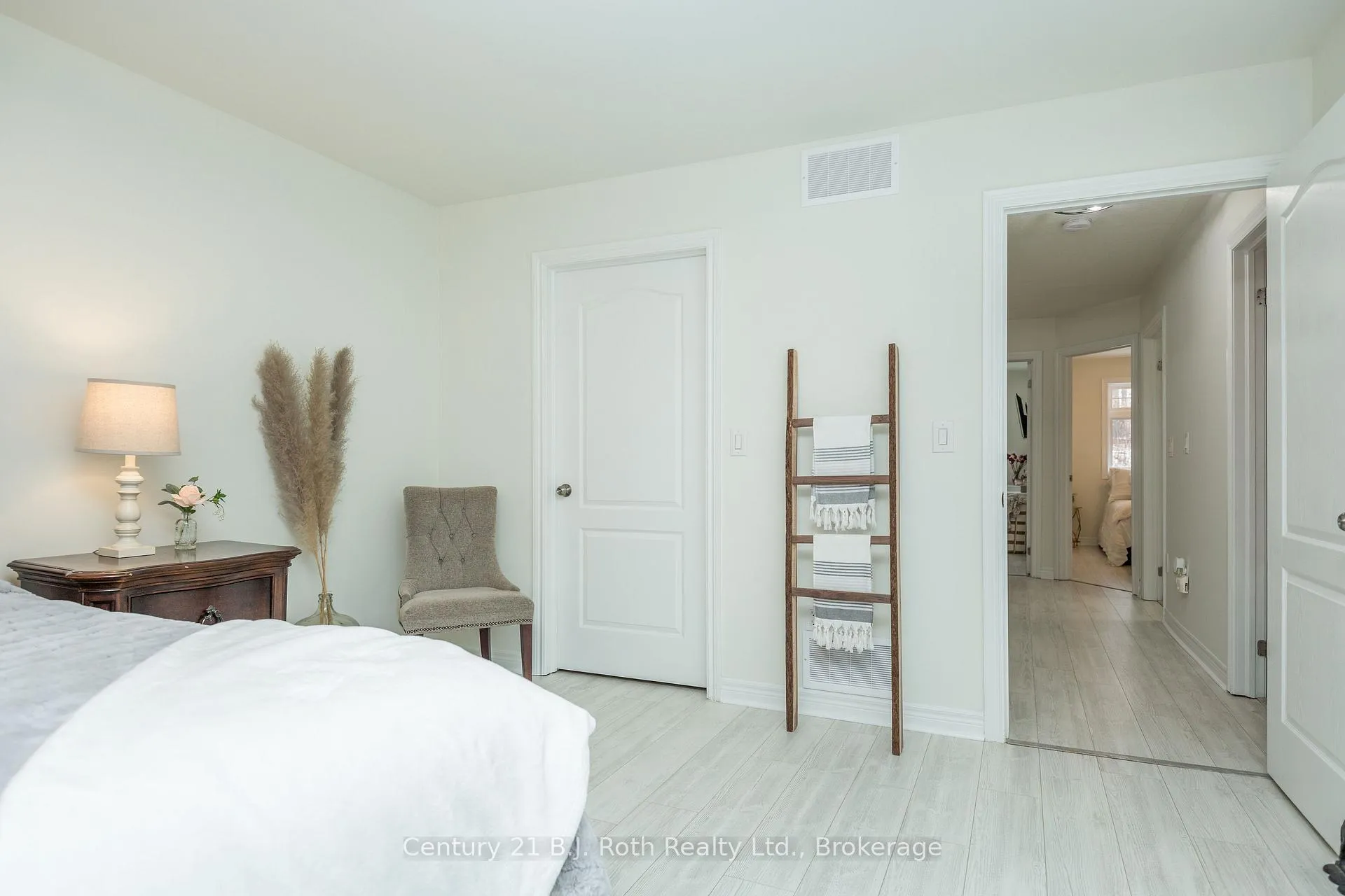 Photo 24 of 54 Isabella Drive, Orillia — HOMEH