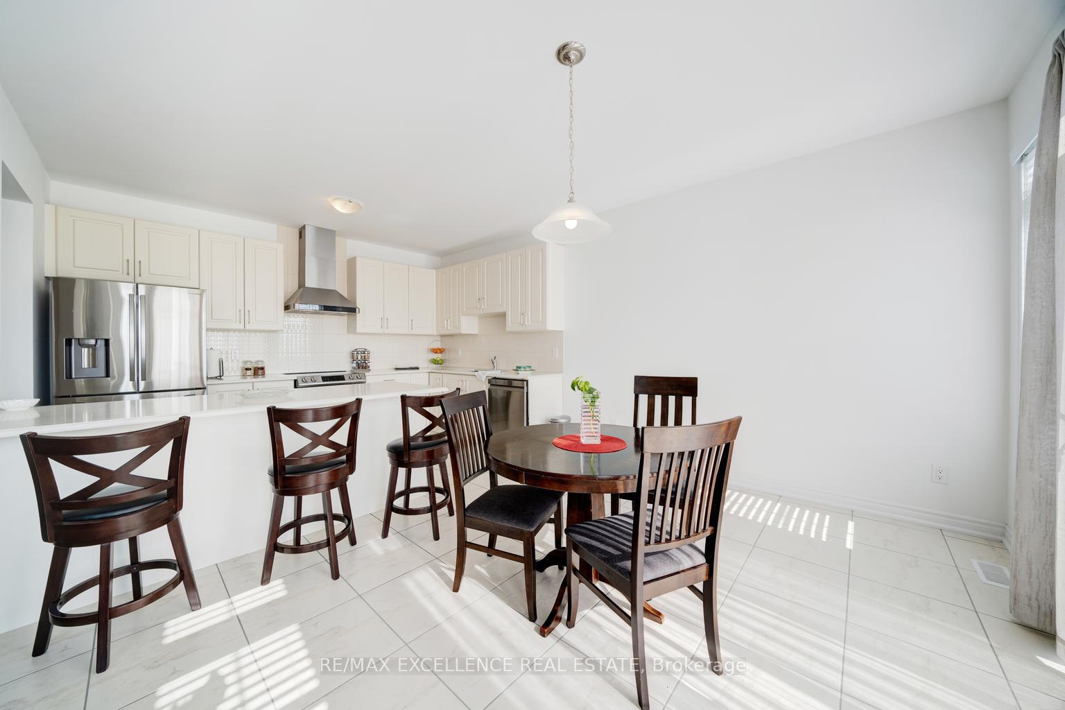 Photo 21 of 134 Strachan Trail, New Tecumseth, Beeton — HOMEH