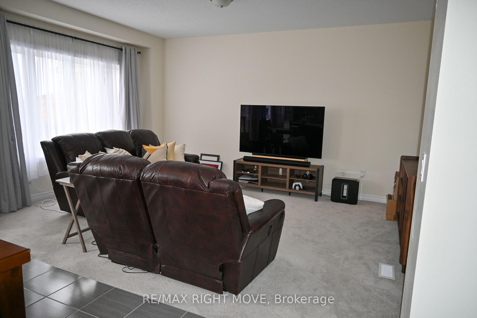 Photo 5 of 73 Atlantis Drive, Orillia — HOMEH