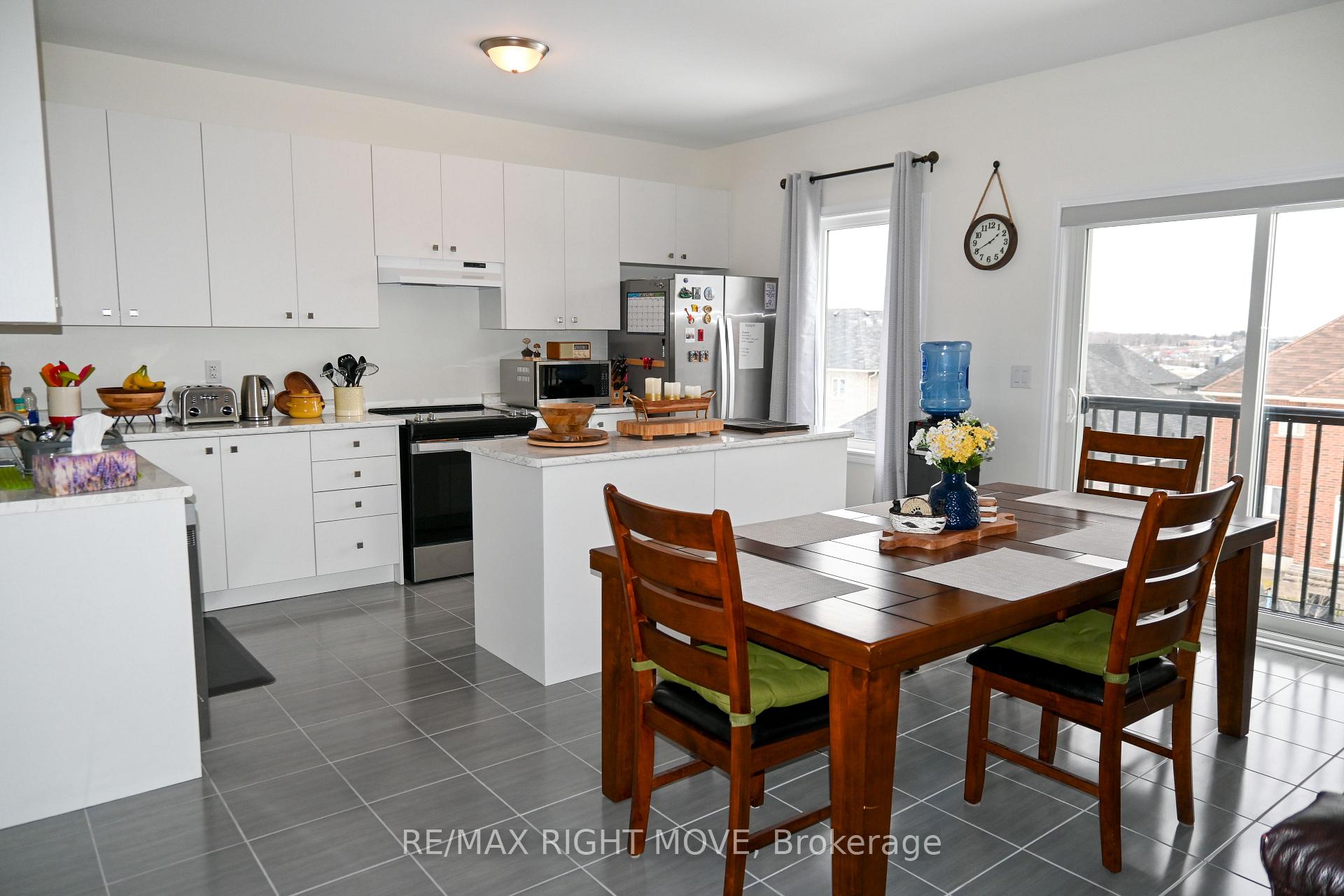 Photo 12 of 73 Atlantis Drive, Orillia — HOMEH