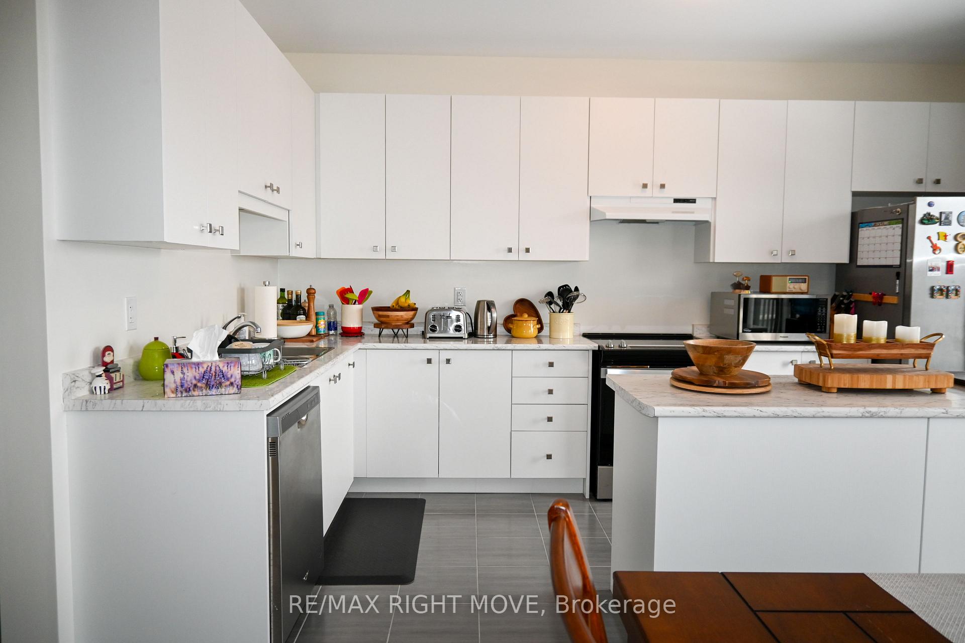 Photo 14 of 73 Atlantis Drive, Orillia — HOMEH