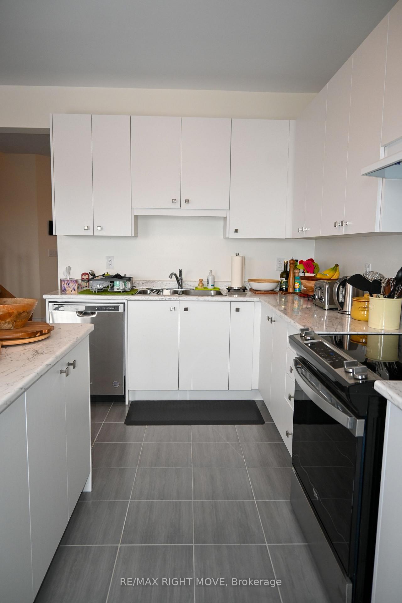 Photo 15 of 73 Atlantis Drive, Orillia — HOMEH