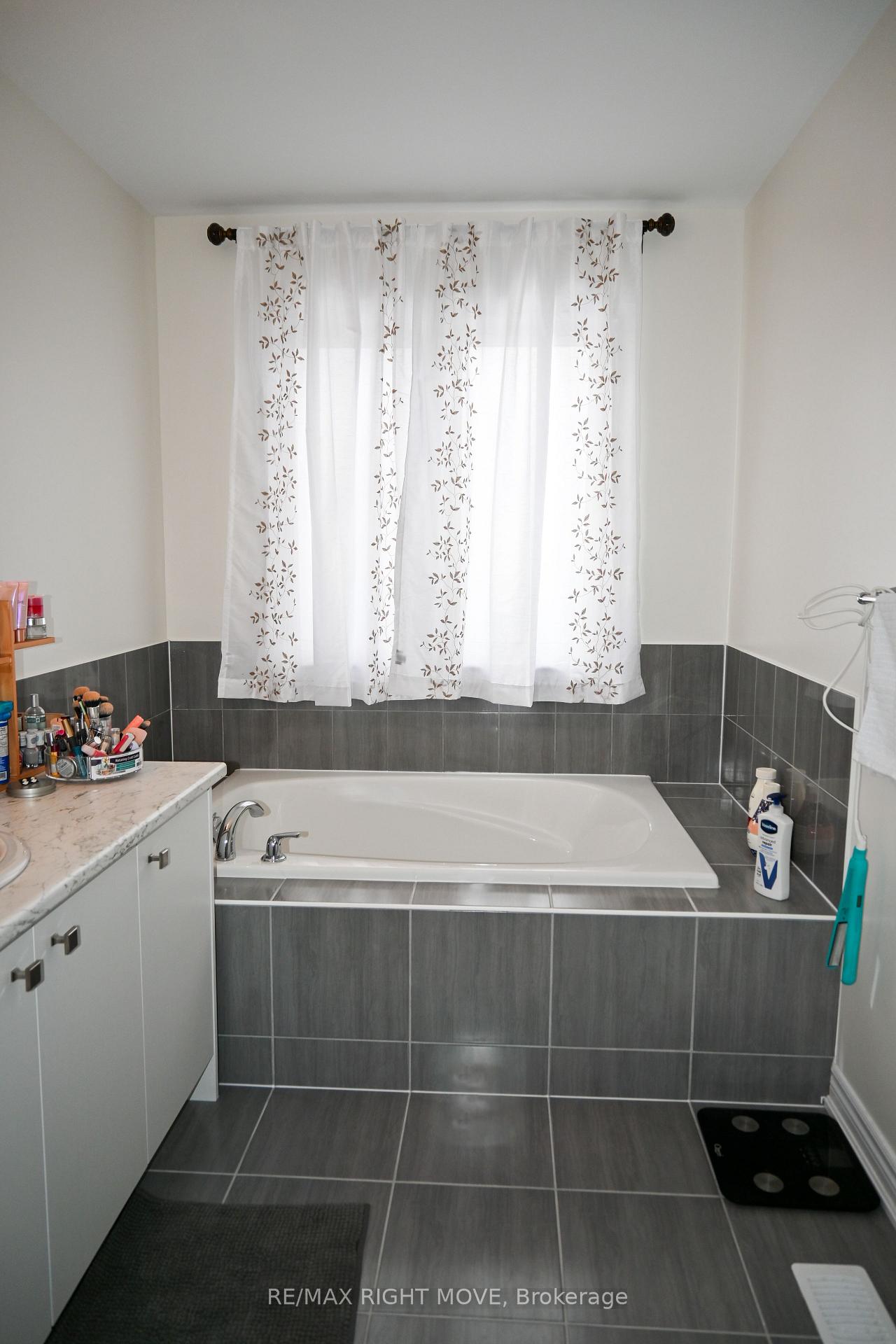 Photo 21 of 73 Atlantis Drive, Orillia — HOMEH