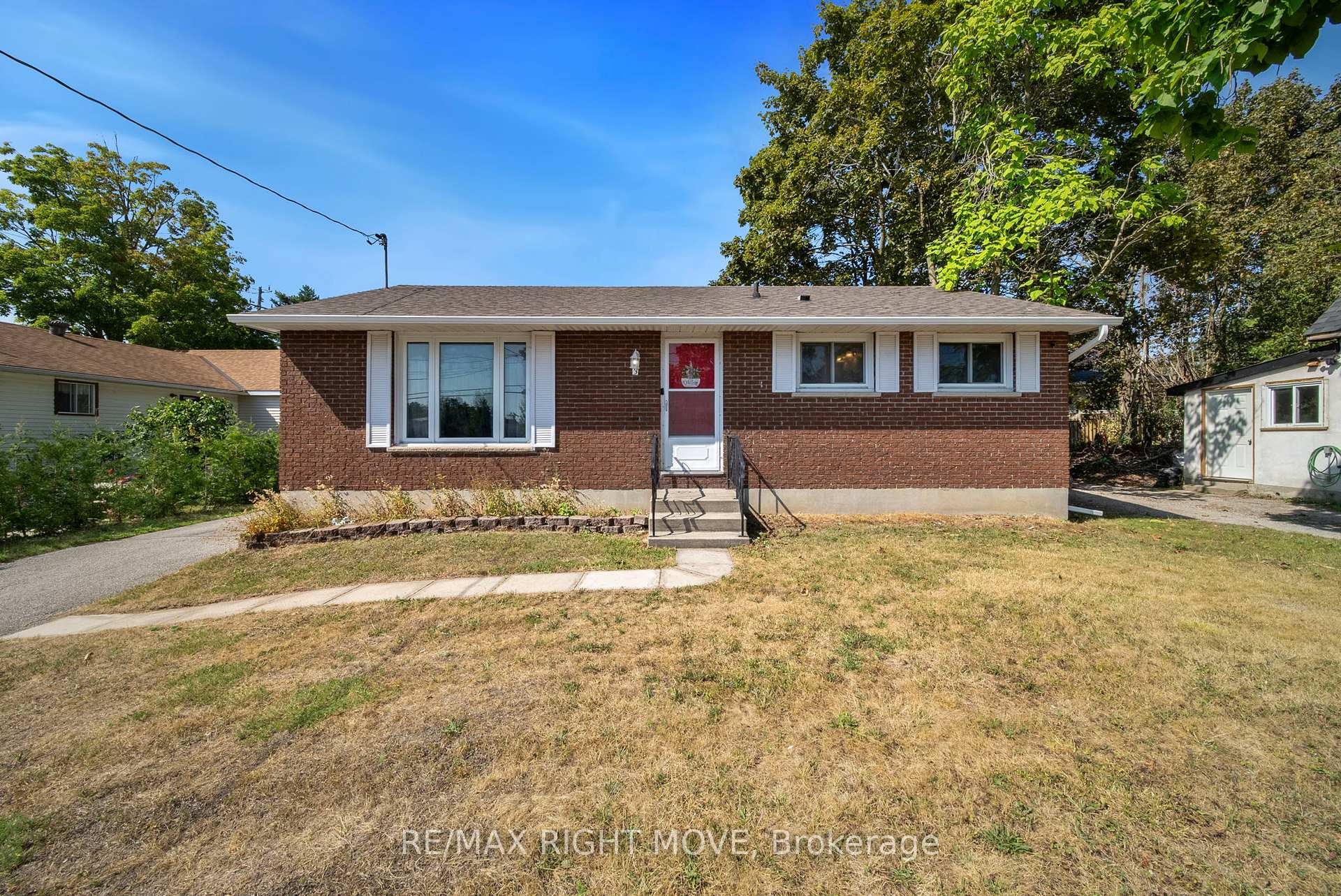 Photo 1 of 3 Westmount Drive N, Orillia — HOMEH