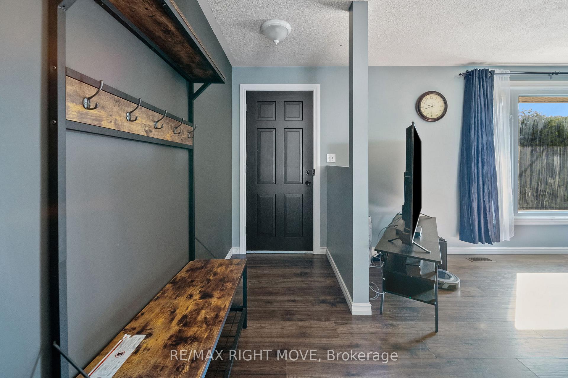 Photo 4 of 3 Westmount Drive N, Orillia — HOMEH