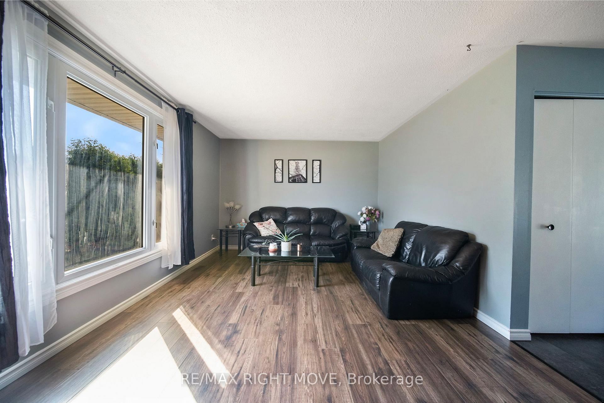 Photo 7 of 3 Westmount Drive N, Orillia — HOMEH