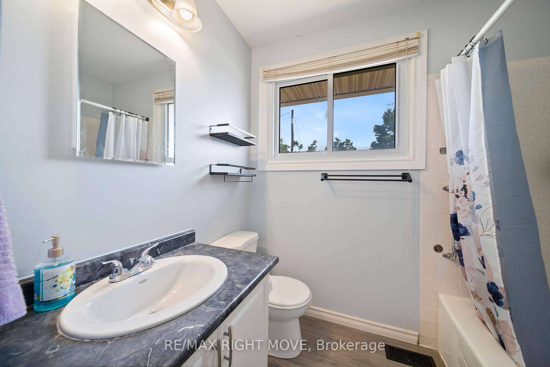 Photo 17 of 3 Westmount Drive N, Orillia — HOMEH