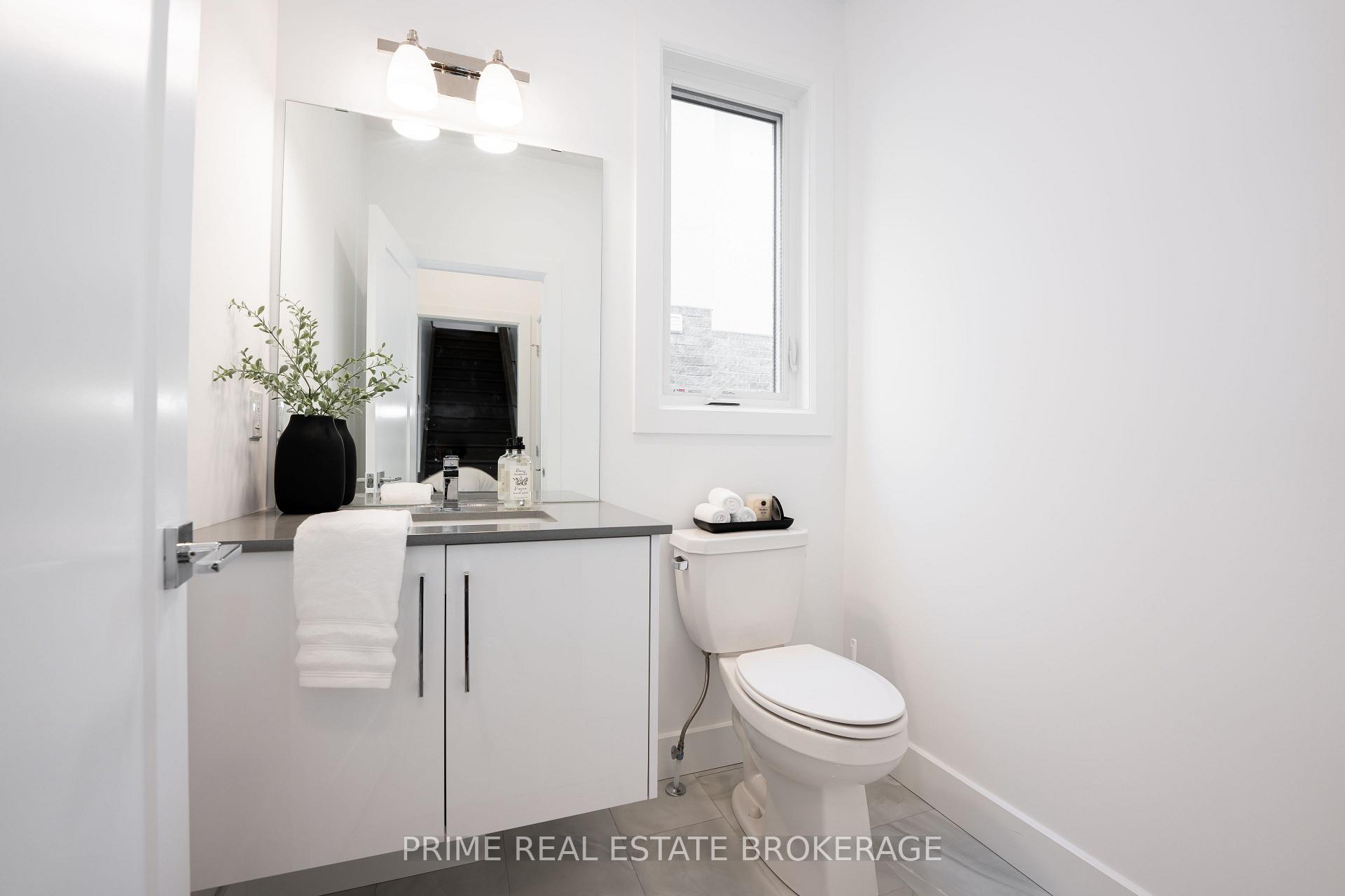 Photo 10 of 207 Eagle Street, North Middlesex, Parkhill — HOMEH