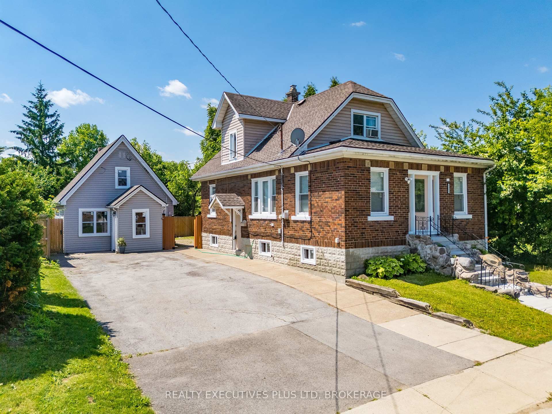 Photo 1 of 5352 Stamford Street, Niagara Falls, Cherrywood — HOMEH