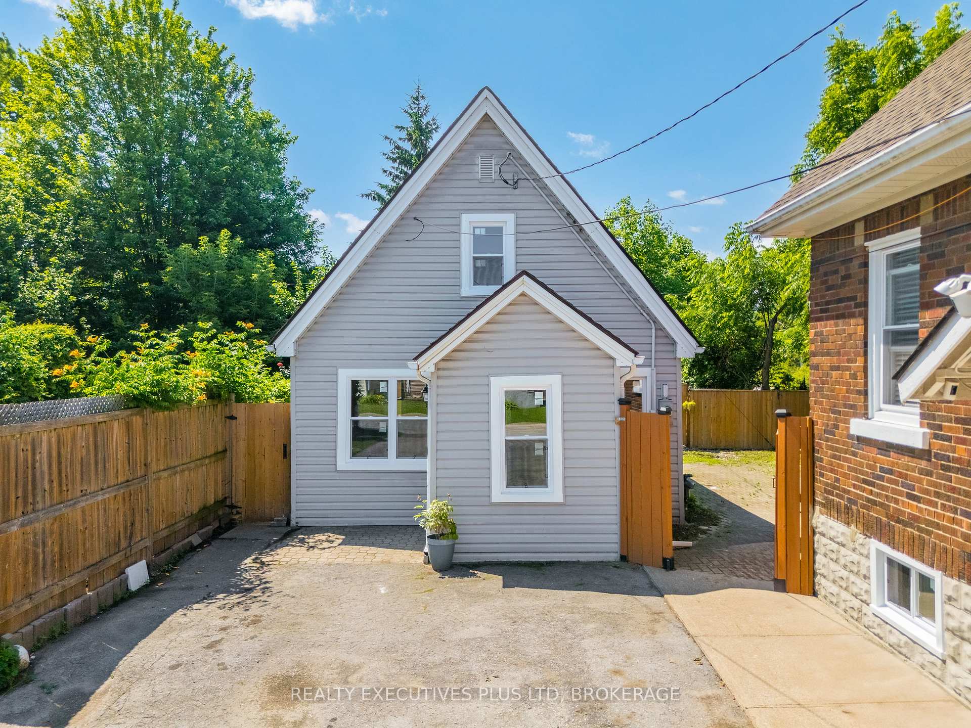 Photo 3 of 5352 Stamford Street, Niagara Falls, Cherrywood — HOMEH